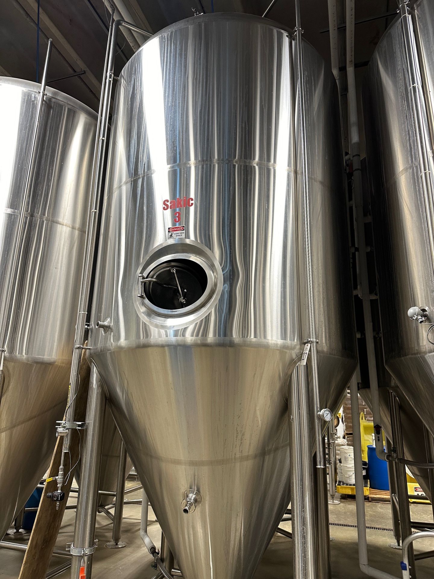 Premier Stainless 80 BBL Stainless Steel Fermentation Tank - Cone Bottom, Glycol Ja | Rig Fee $1850