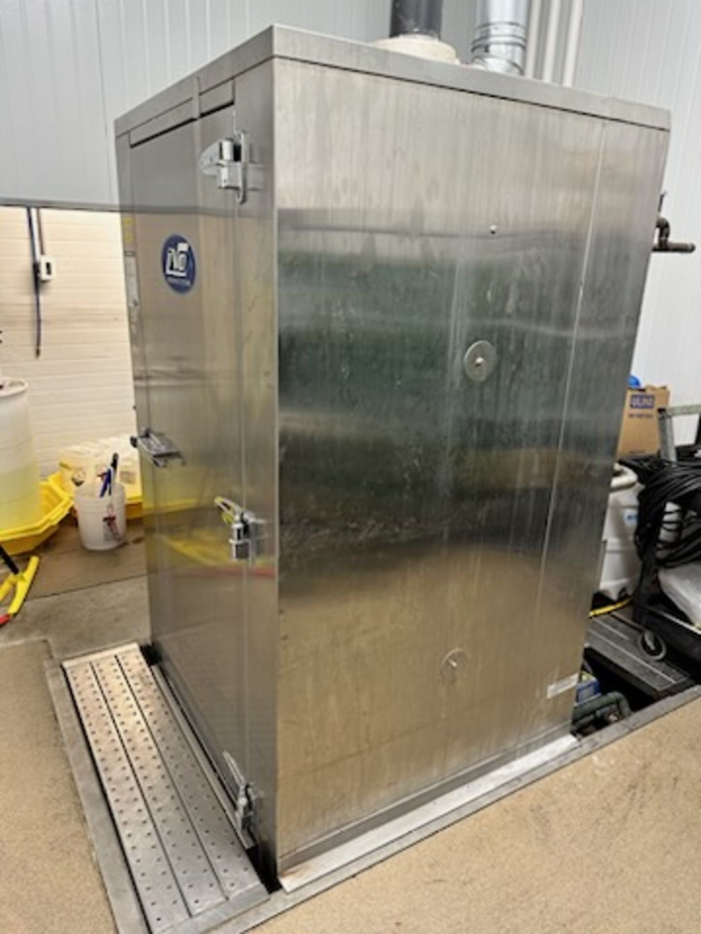 LVO Model 1548 Rack Washer, Gas / 480V / 3ph, Includes the Drain Pan to sit in the | Rig Fee $1000 - Bild 2 aus 8