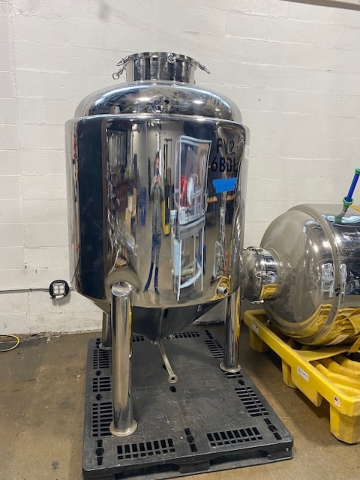 6 BBL Fermenter | Rig Fee $75