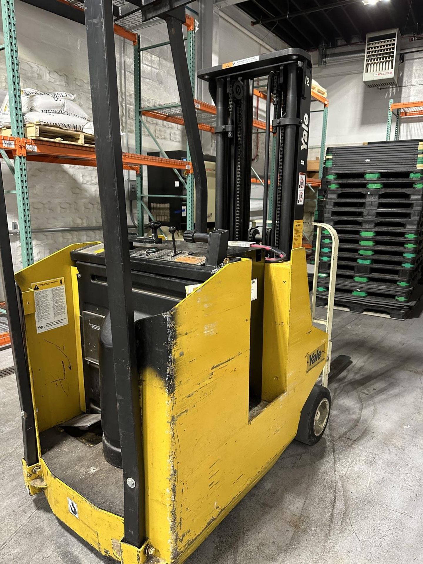 Yale ESC025 Stand Up Forklift s/n 448691, Electric, 2,500#, Charger | Rig Fee $100 - Image 3 of 3