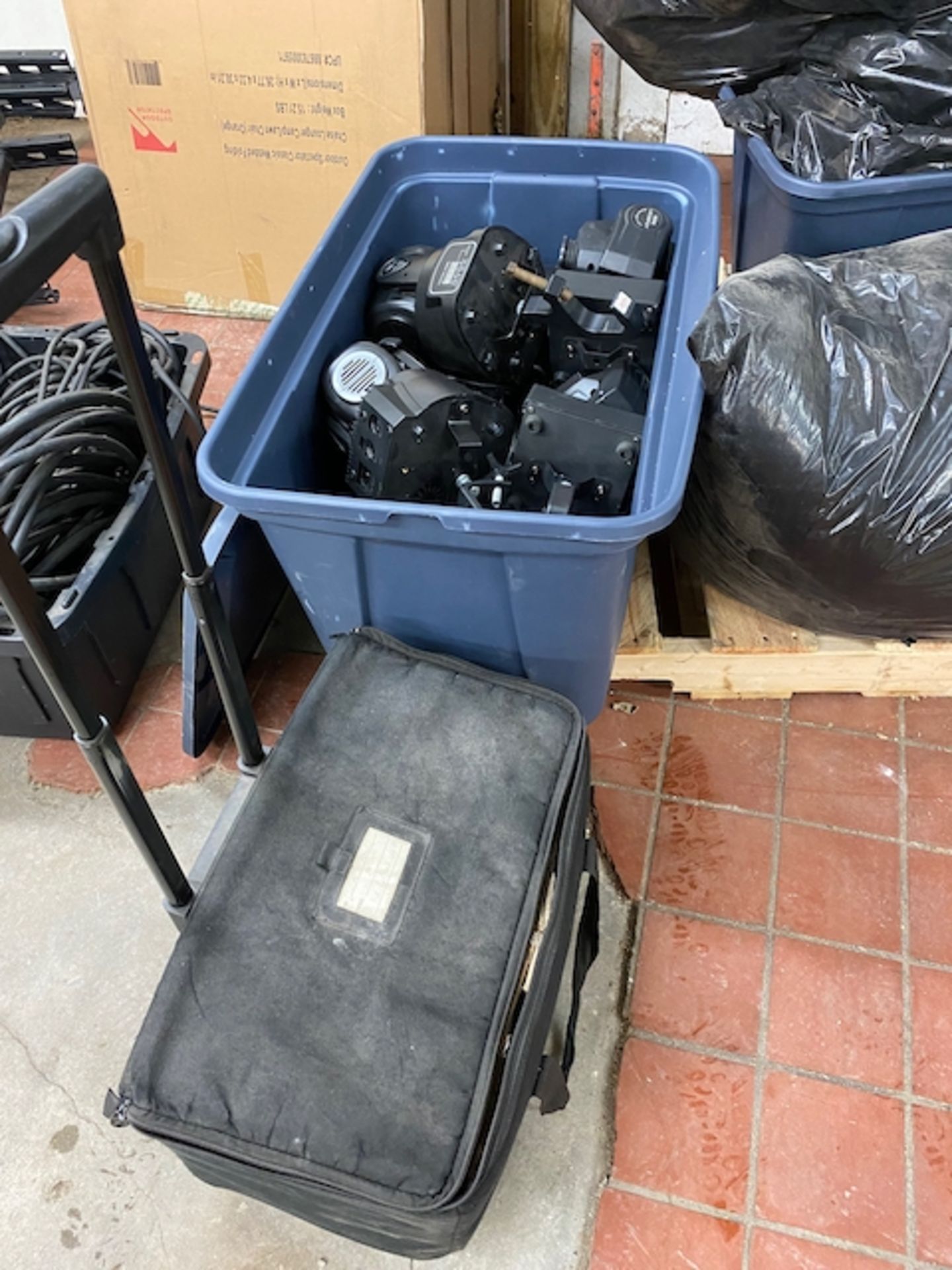 Lot of Led Moving Head Lights and Spots | Rig Fee $15 - Bild 2 aus 5