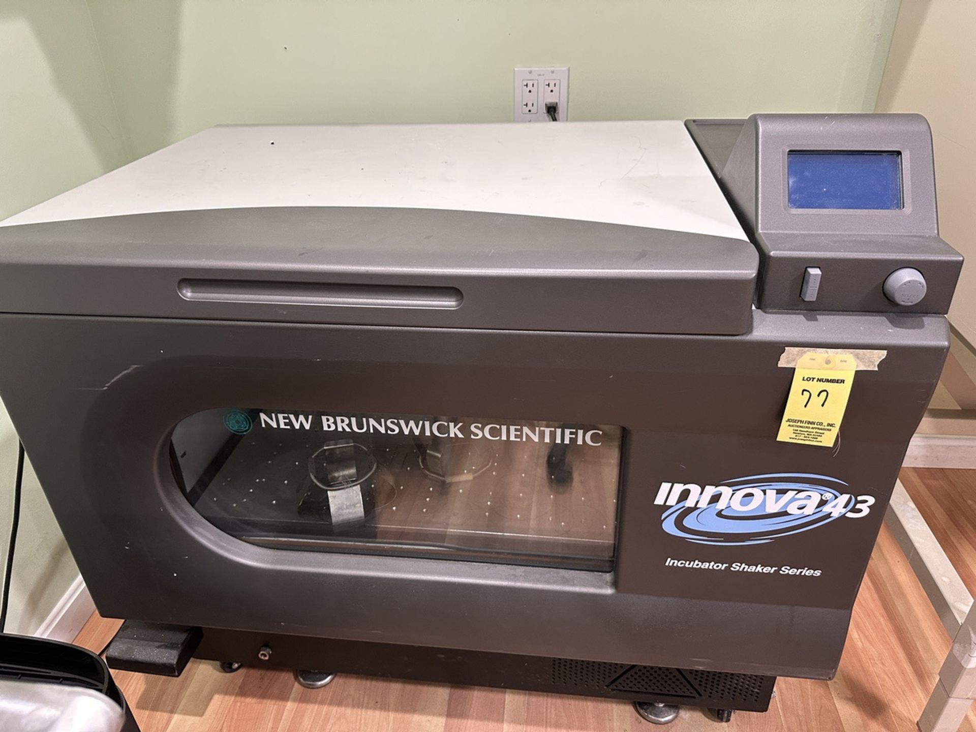 New Brunswick Scientific Innova 43 Incubator Shaker s/n 701027570