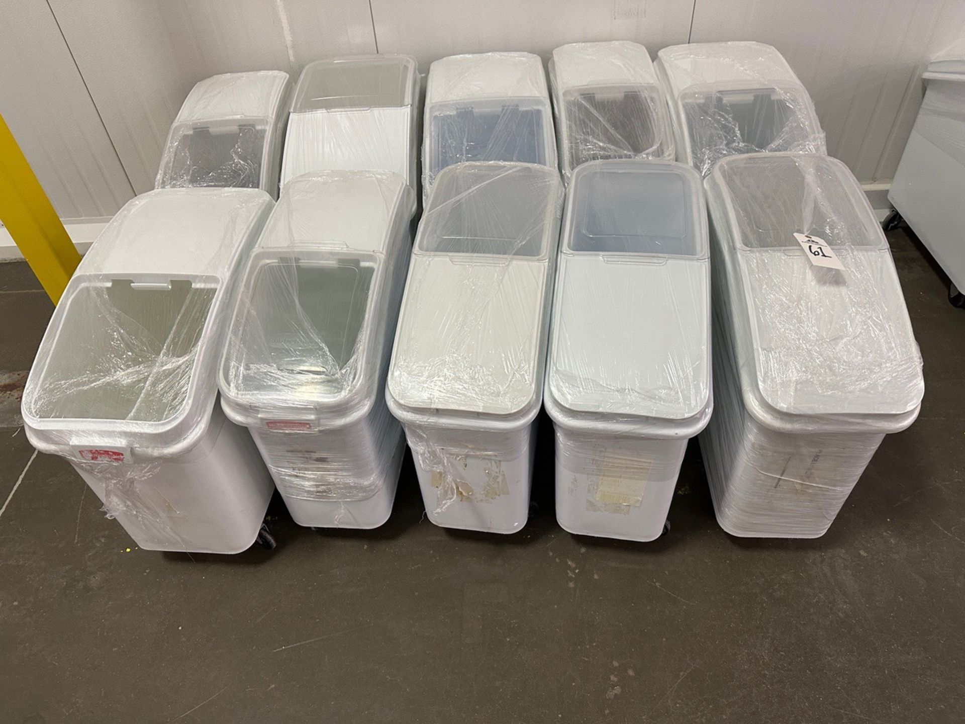 Lot of (10) 25 Gallon Rubbermaid Ingredient Containers | Rig Fee $35
