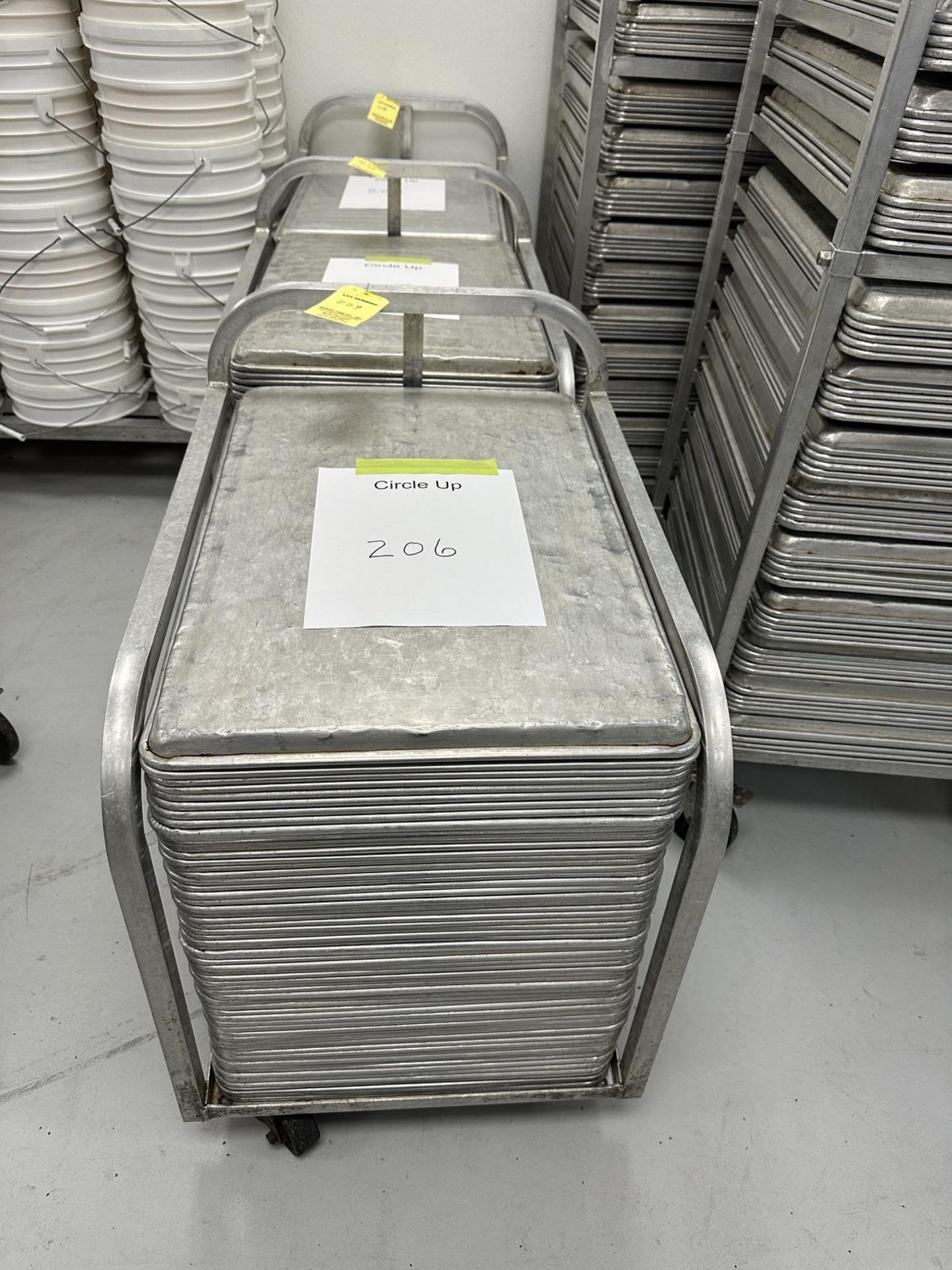 LOT (180) Aluminum Trays w/ (3) Port. Carts | Rig Fee $100
