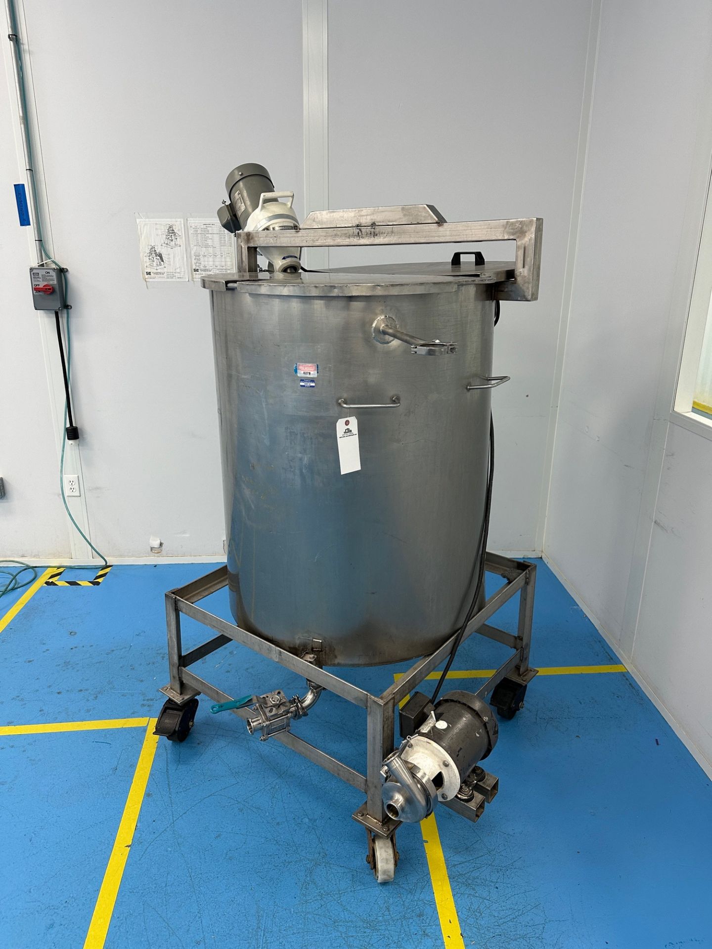 160 Gallon Stainless Steel Mix Tank, with Top Mounted Agitator, Appro | Rig Fee: 200 See Desc - Image 3 of 7