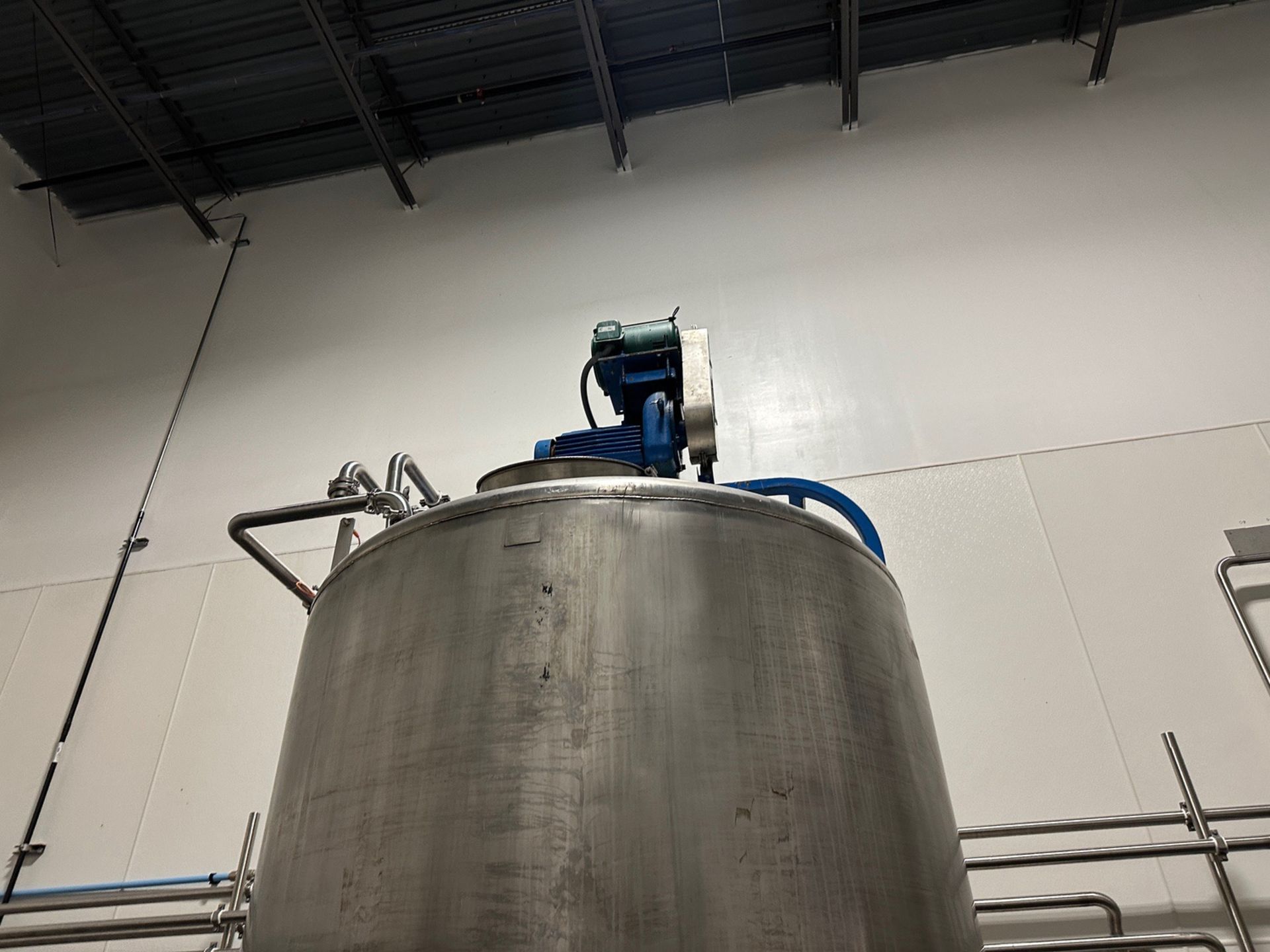 (1 of 4) Walker 1600 Gallon Stainless Steel Mix Tank w/ Top Mounted A | Rig Fee $2200 - Image 3 of 7