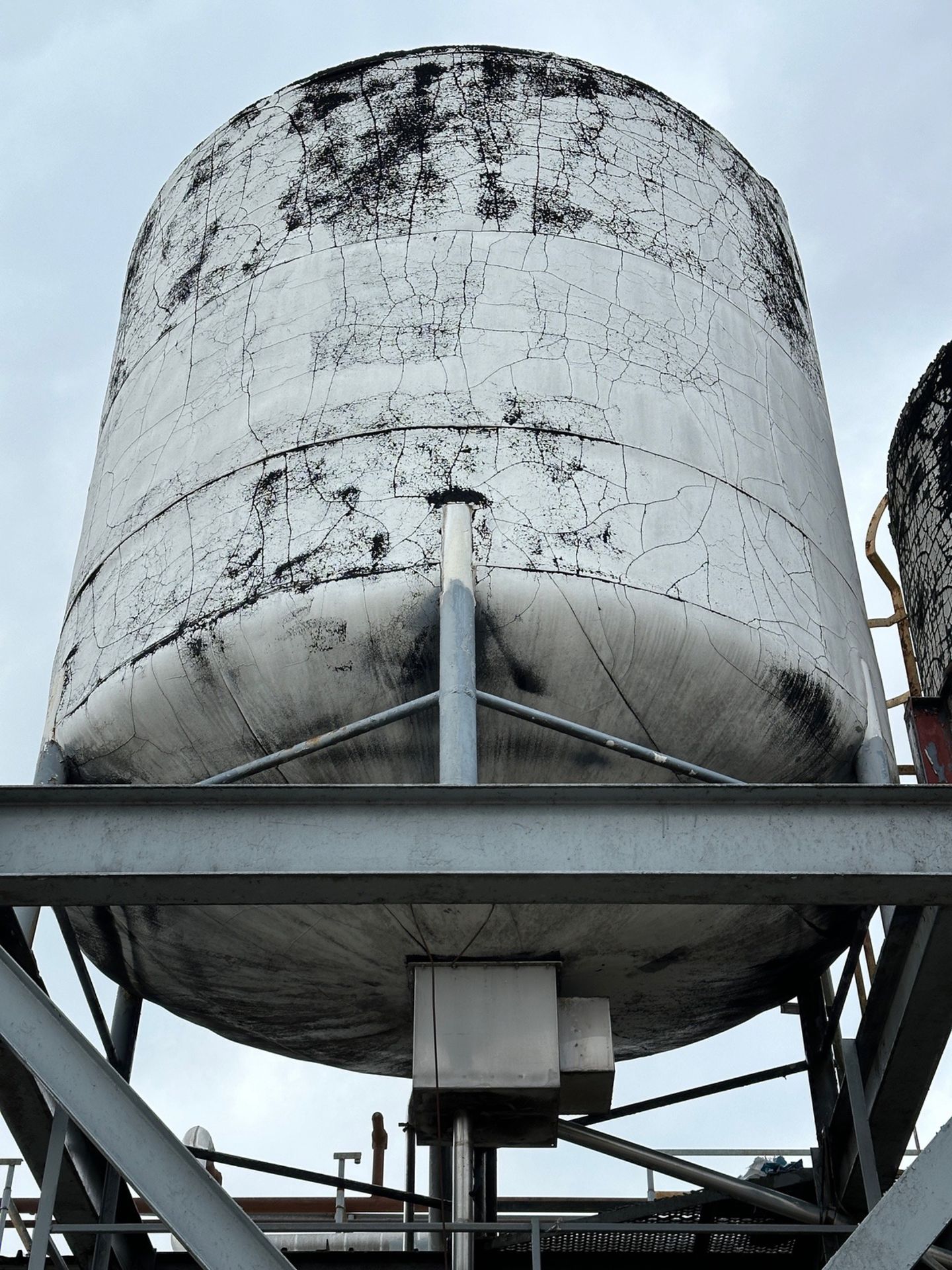 Stainless Steel 7500 Gallon Insulated Tank - Dish Bottom, Manway (Approx | Rig Fee $1800 - Image 3 of 3