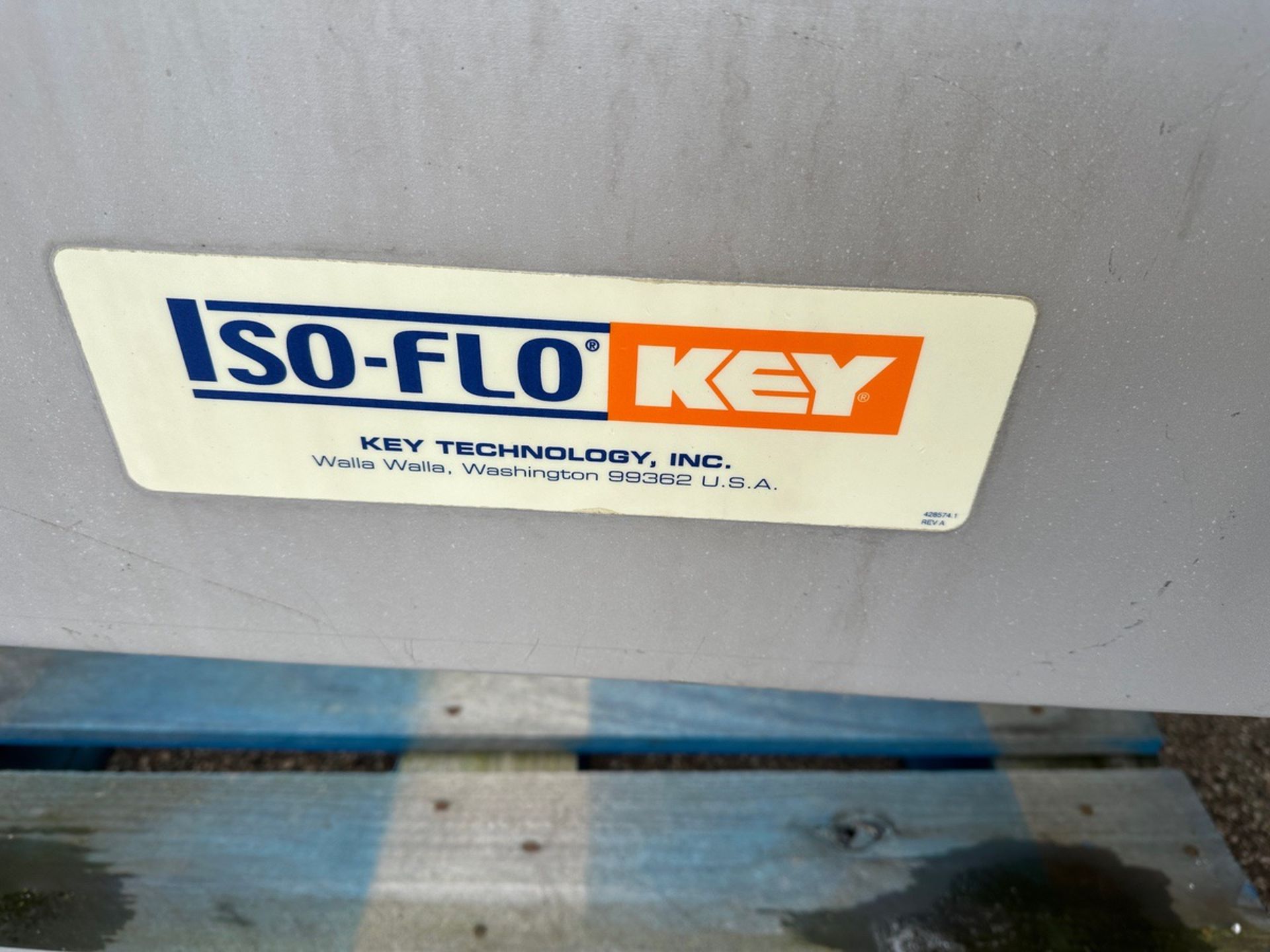 Key Iso-Flo Model 434795-1 Vibratory Conveyor with Fanned Exit (Approx. | Rig Fee $300 - Image 4 of 5