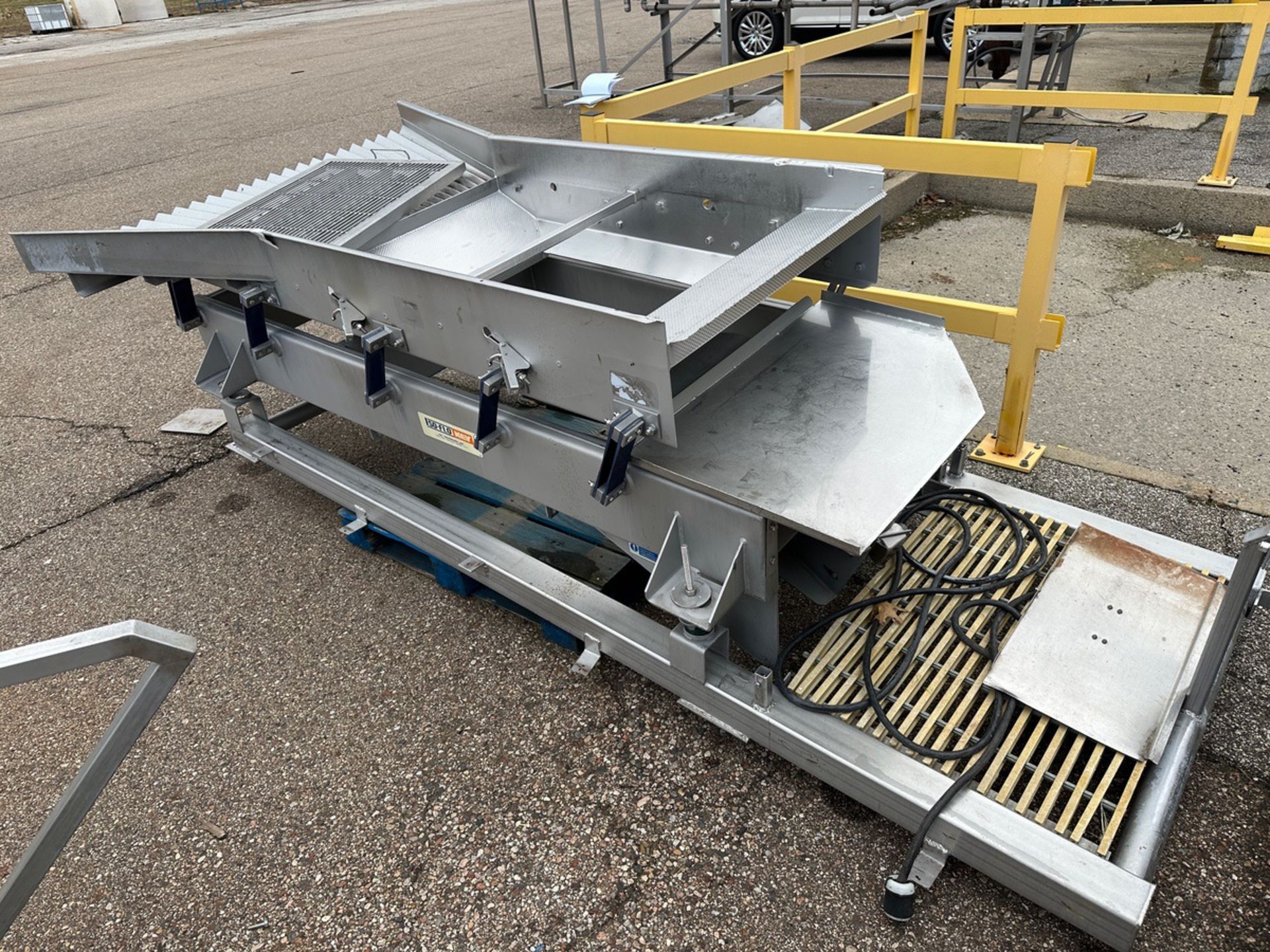 Key Iso-Flo Model 434795-1 Vibratory Conveyor with Fanned Exit (Approx. | Rig Fee $300 - Image 3 of 5