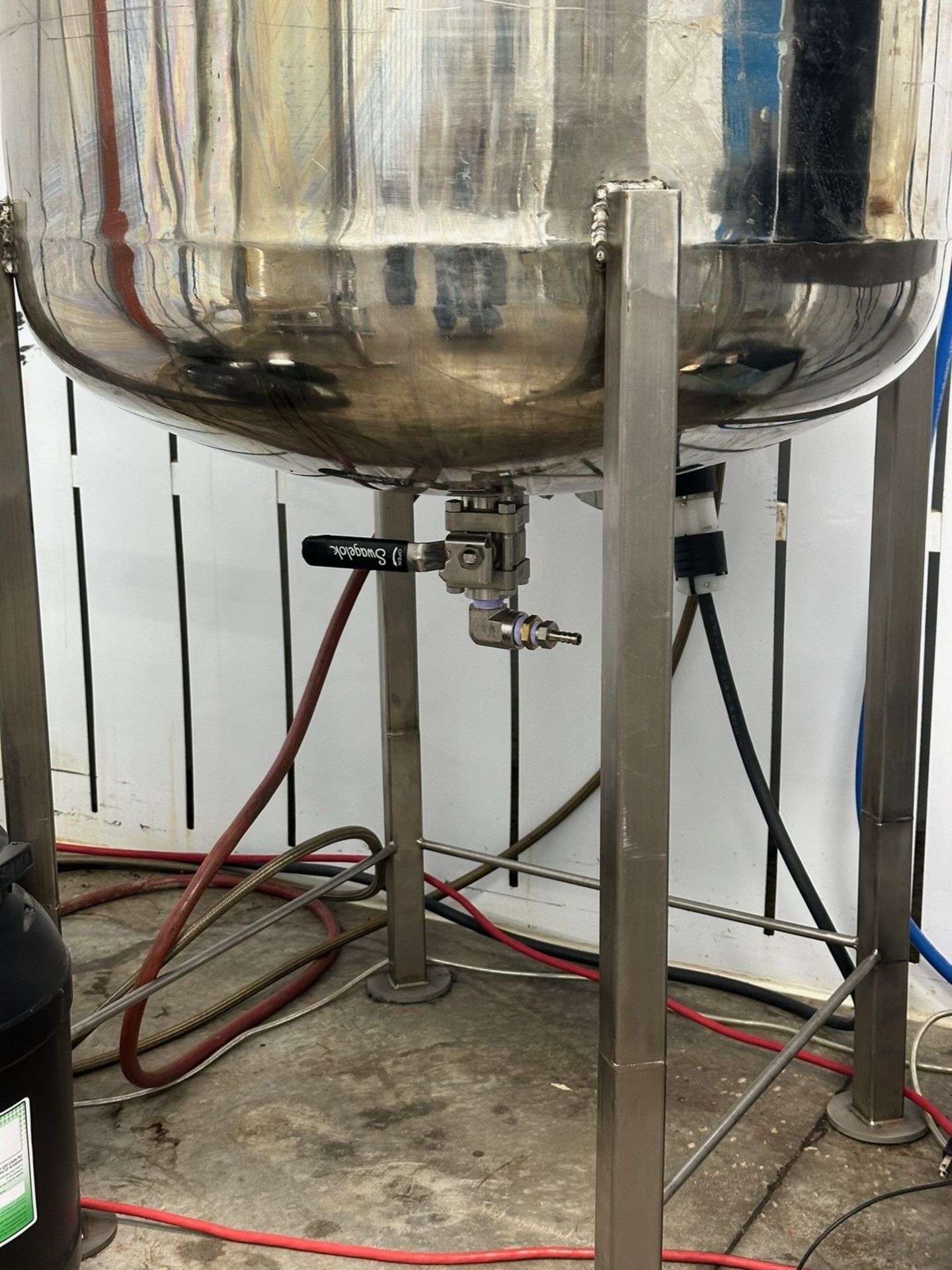 Stainless Steel Pressure Vessel With Agitation, Approx. 300L | Rig Fee $125 - Image 4 of 4