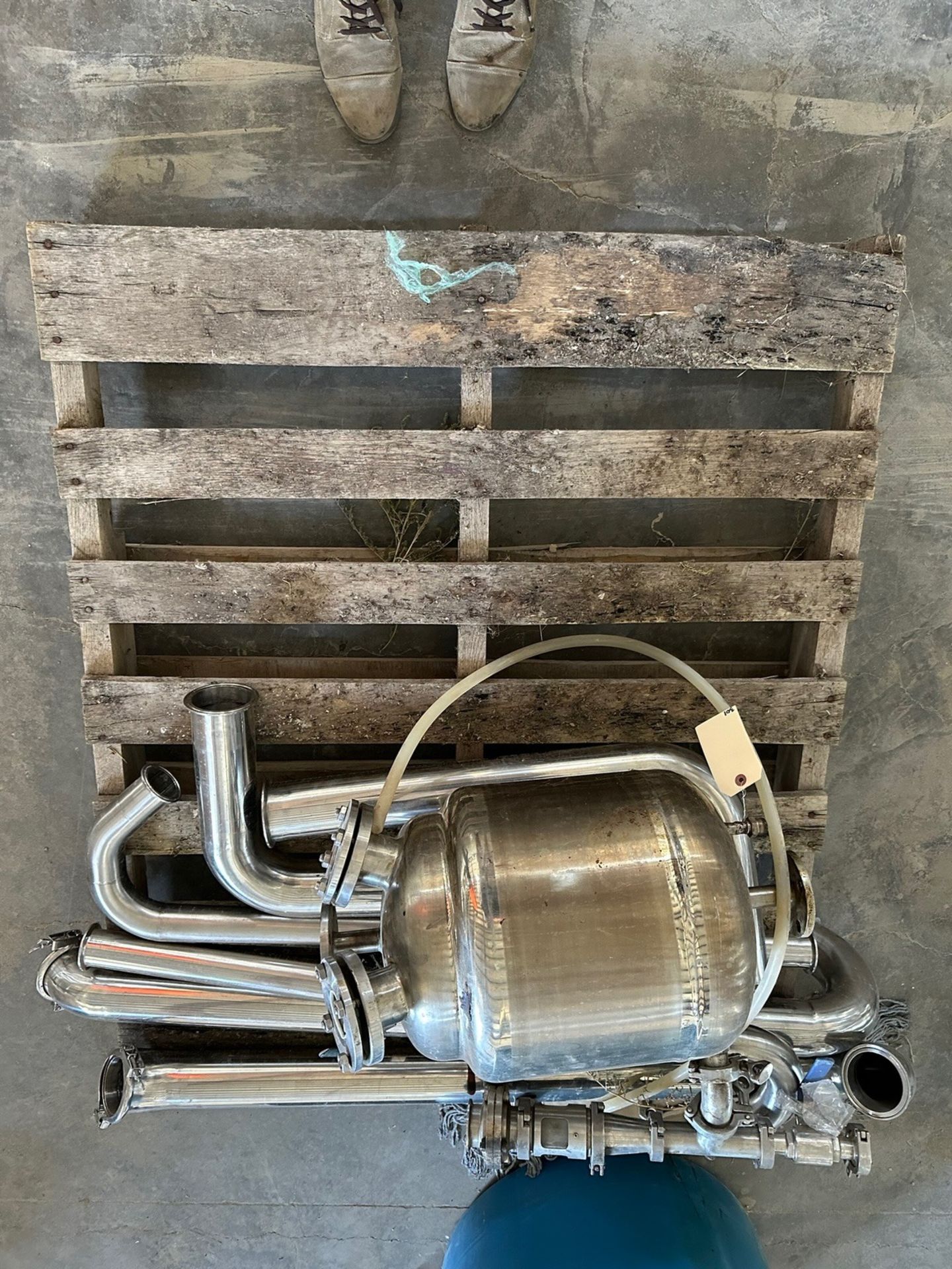 Pressure Vessel With Piping | Rig Fee $35 - Image 2 of 3