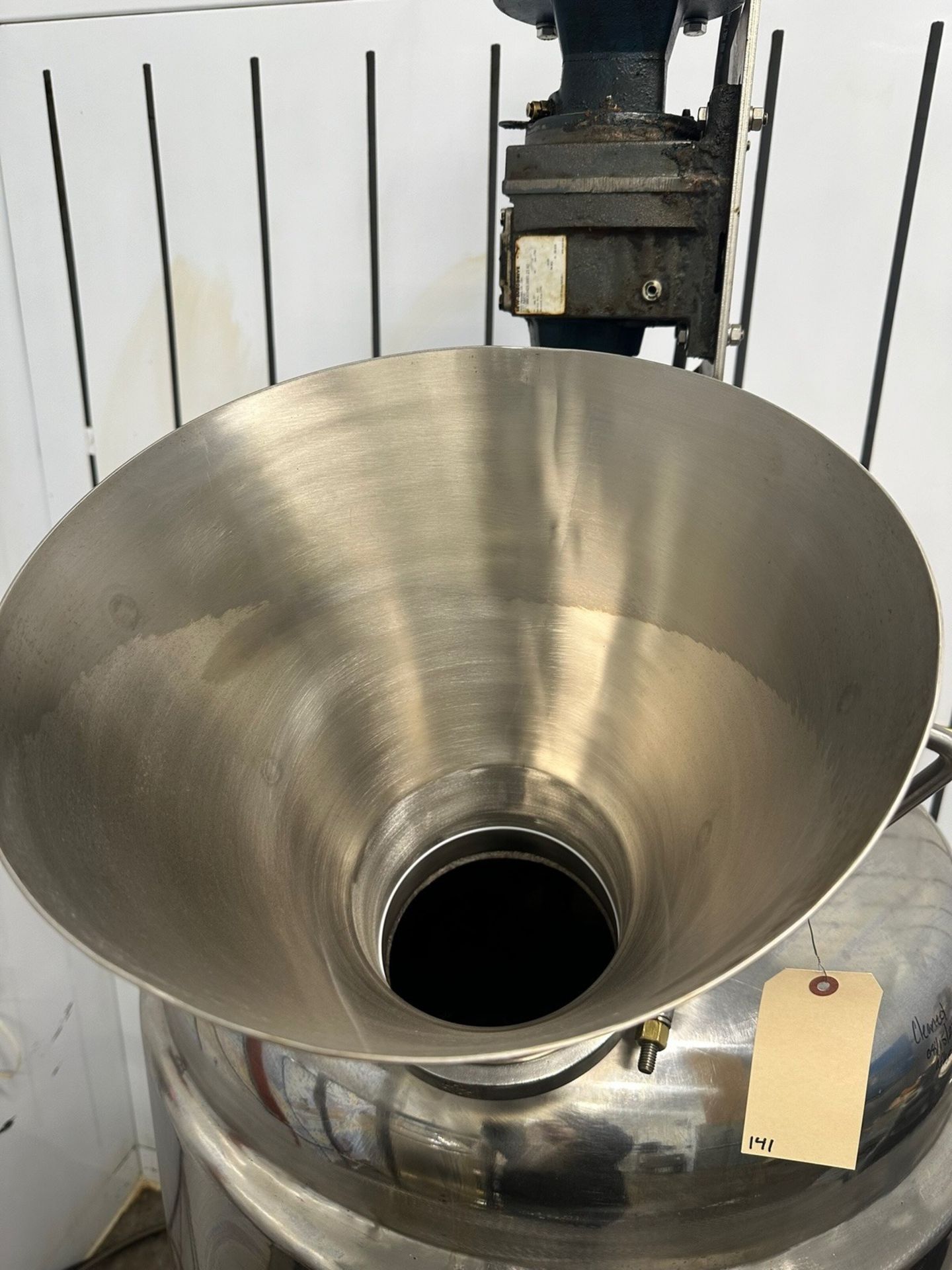 Stainless Steel Pressure Vessel With Agitation, Approx. 300L | Rig Fee $125 - Image 2 of 4