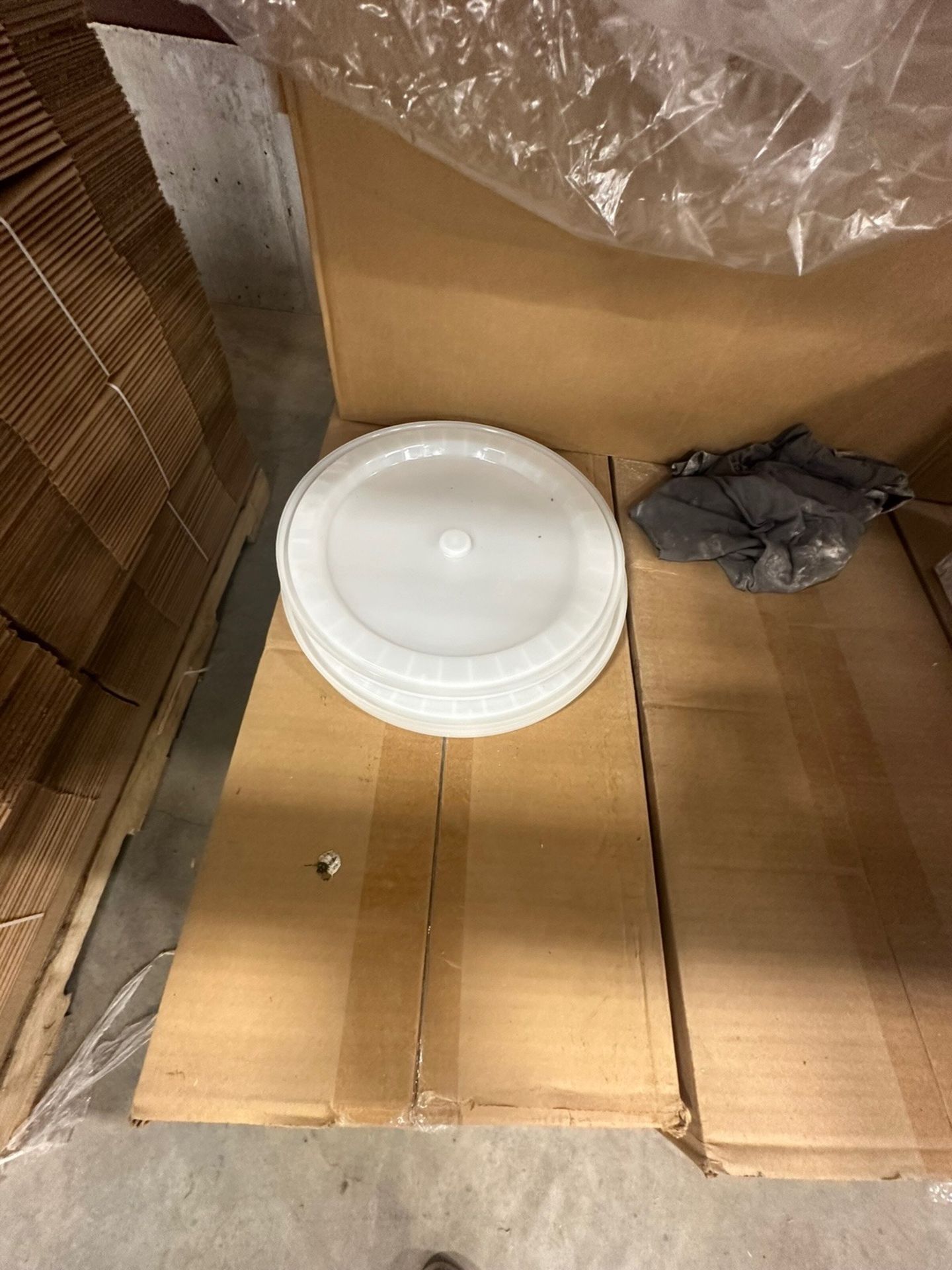 Pallet of Bucket Lids | Rig Fee $35 - Image 2 of 4