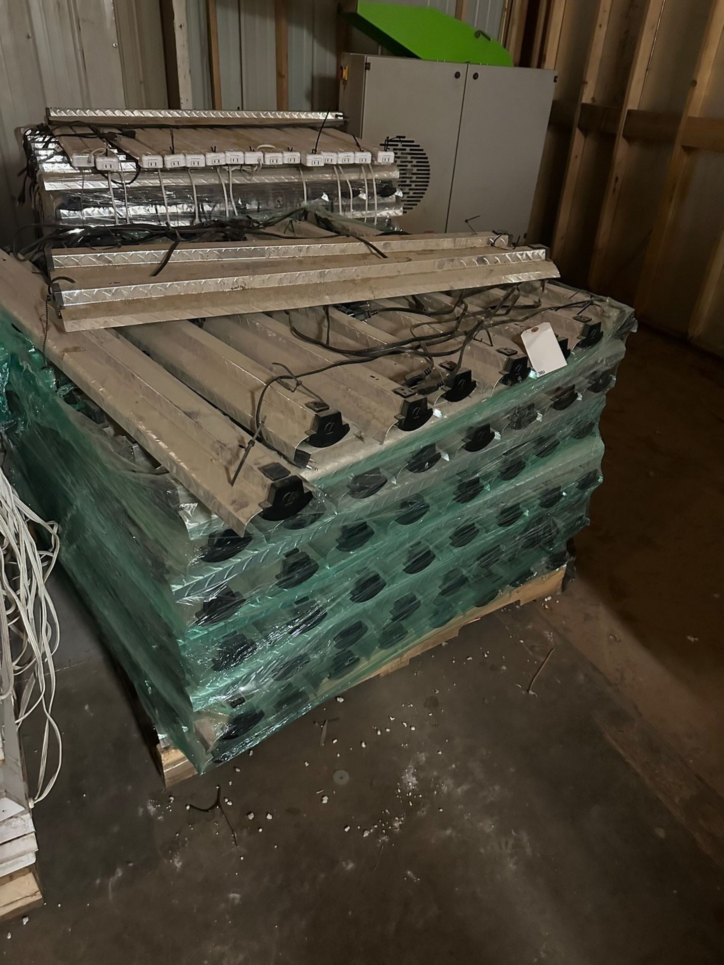 (1) Pallet of Lithonia Model DPSL 48IN 40K 80CRI CHR LED shop lights | Rig Fee $50 - Image 2 of 2