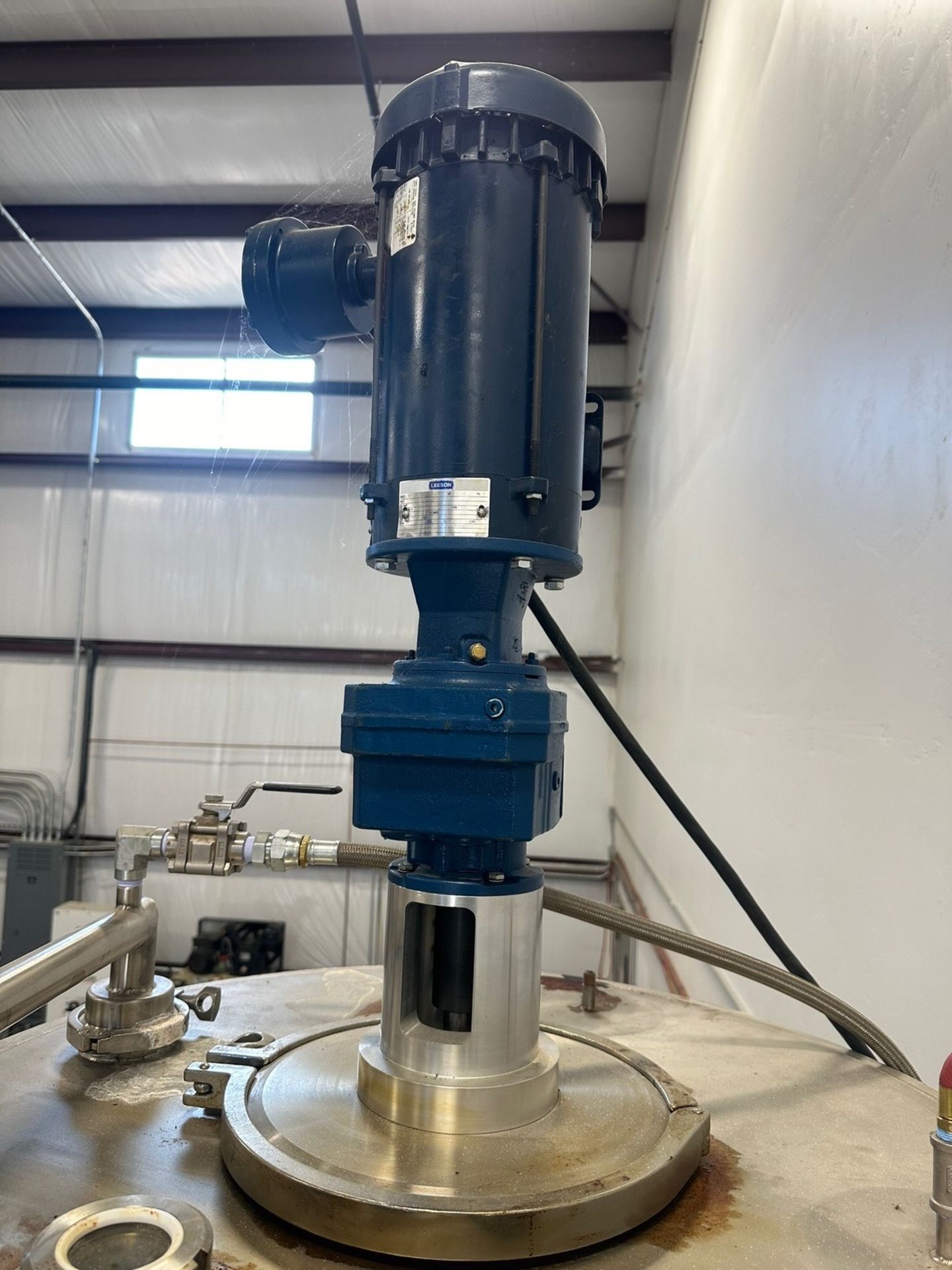 Homogenization Station w/ Stainless Steel Agitated Mixing Vessel & Platfo | Rig Fee $1250 - Image 4 of 5