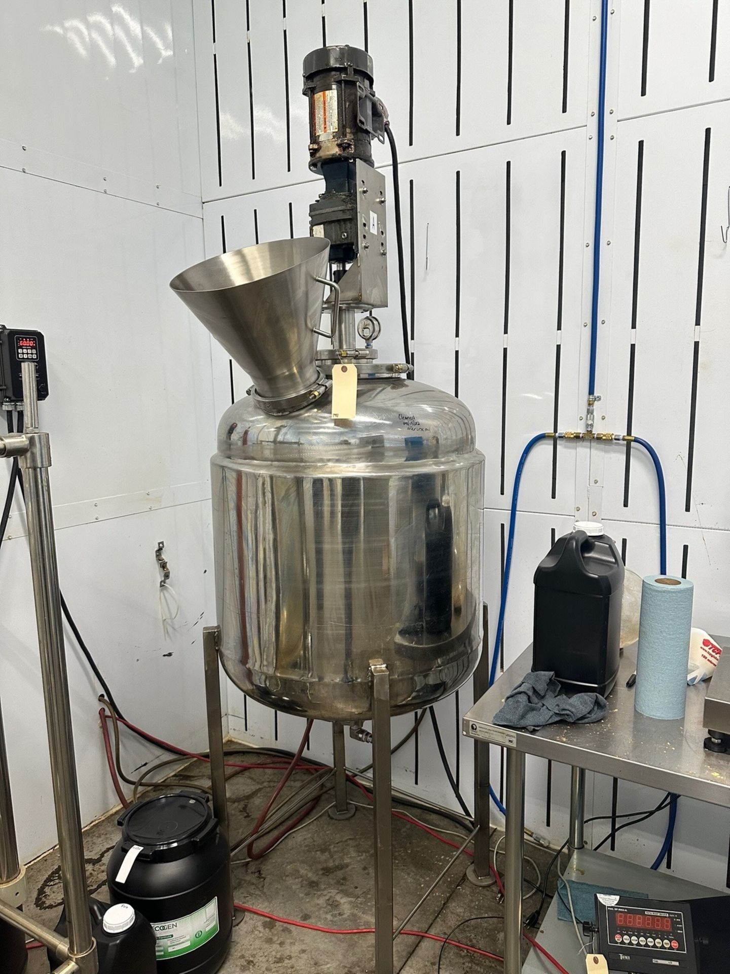 Stainless Steel Pressure Vessel With Agitation, Approx. 300L | Rig Fee $125