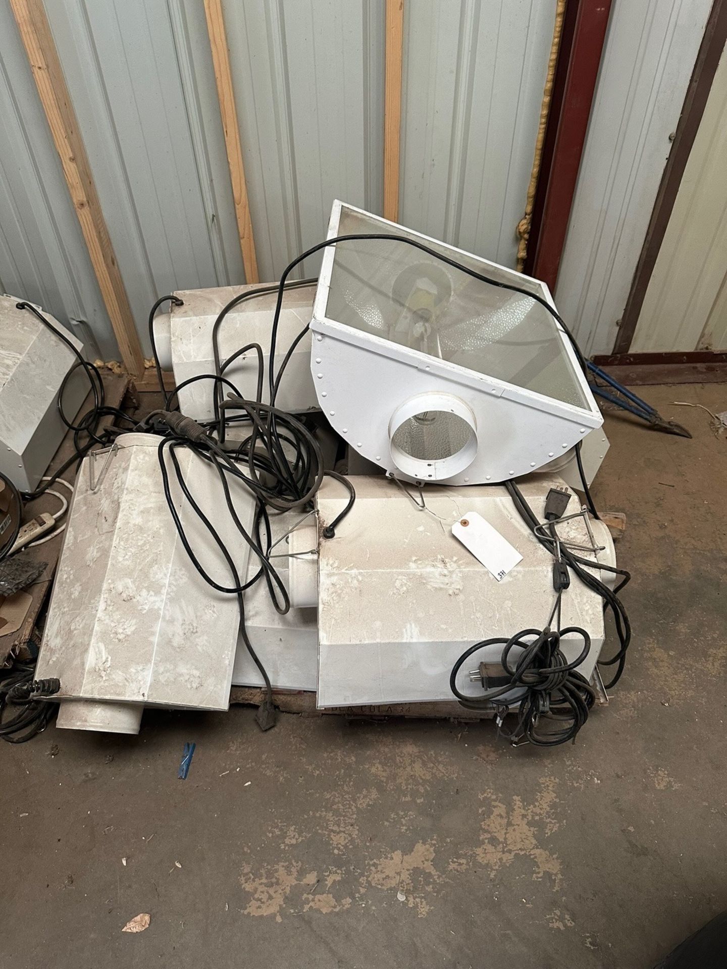 Pallets of Grow Lights And Power Supply | Rig Fee $35 - Image 2 of 5