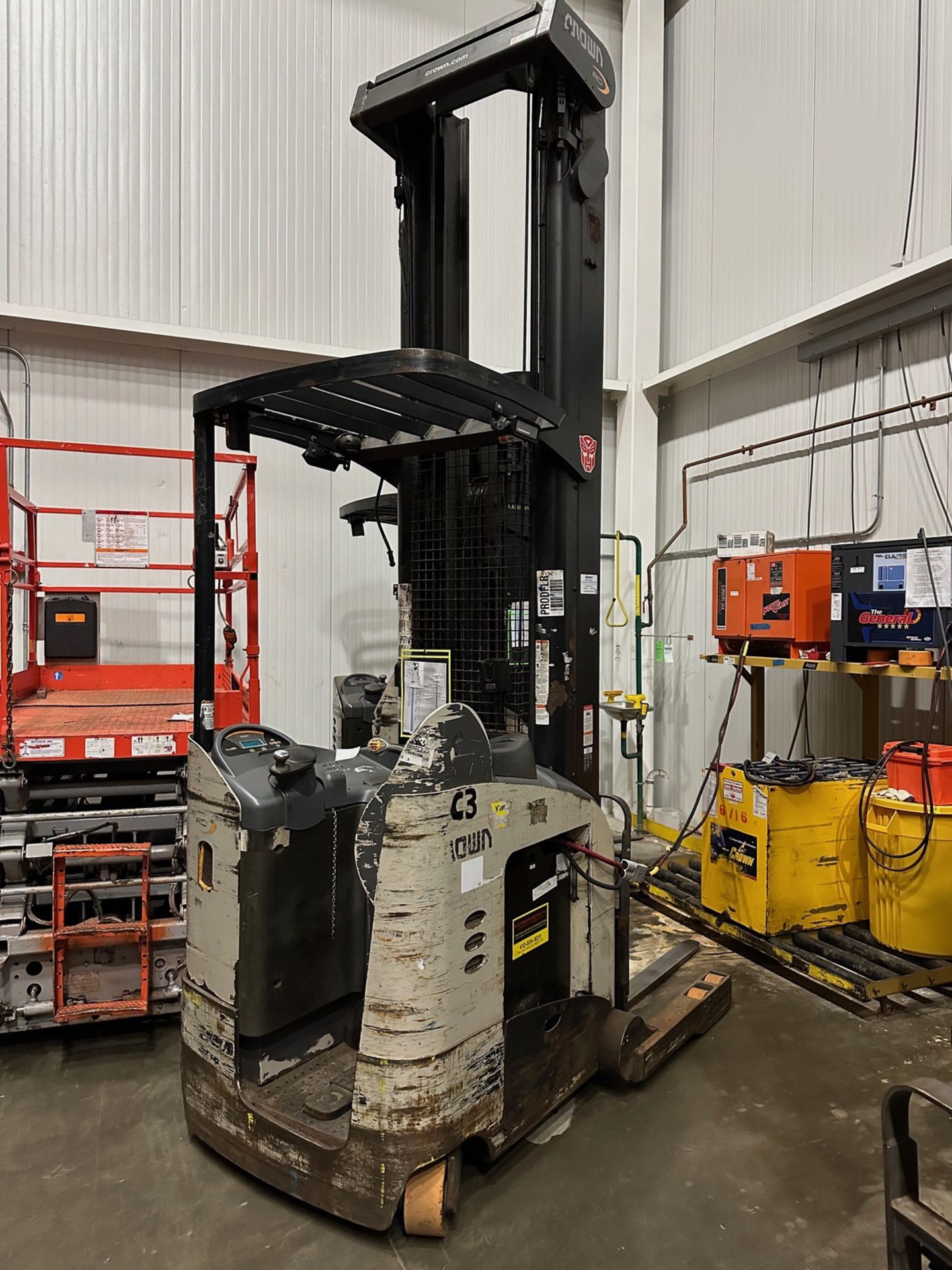 Crown High Reach Forklift, Sideshifter, S/N 1A351889 - Image 2 of 4