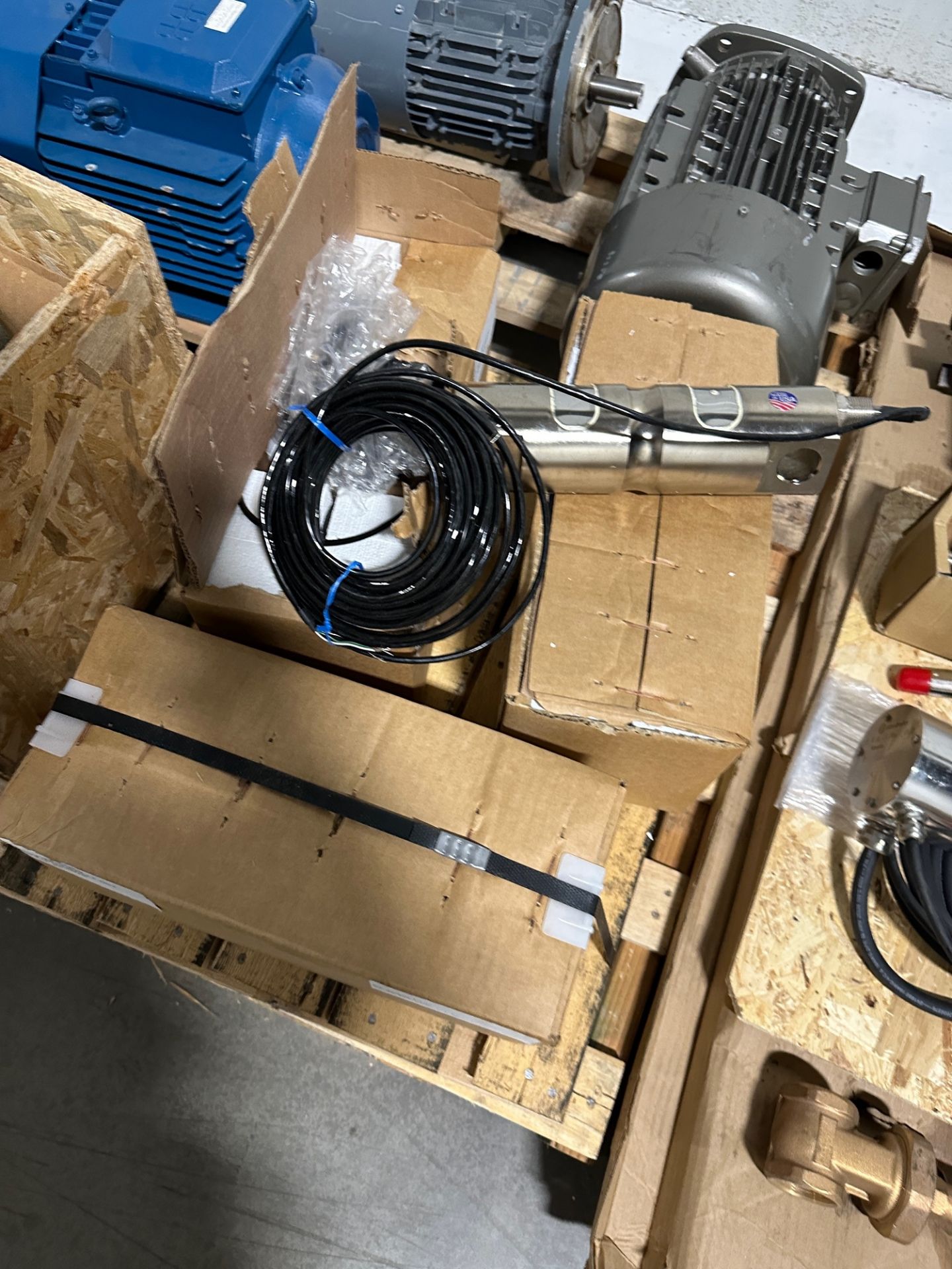 Pallet of Spare Fristam Pump Head, Motors & Gear Boxes | Rig Fee $75 - Image 5 of 6