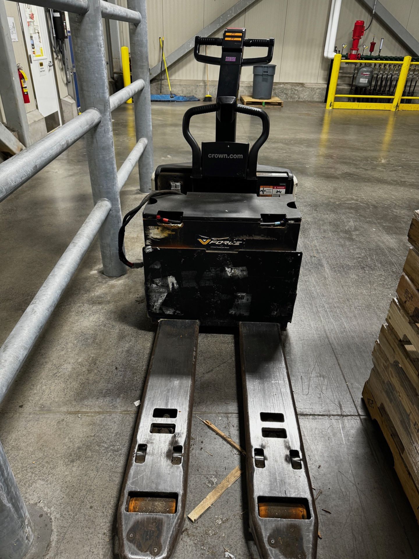 Crown PE 4500 Series Electric Pallet Truck, Model PE4500-60, S/N 10229692 - Image 3 of 4