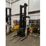 Crown High Reach Forklift, Sideshifter, S/N 1A251809