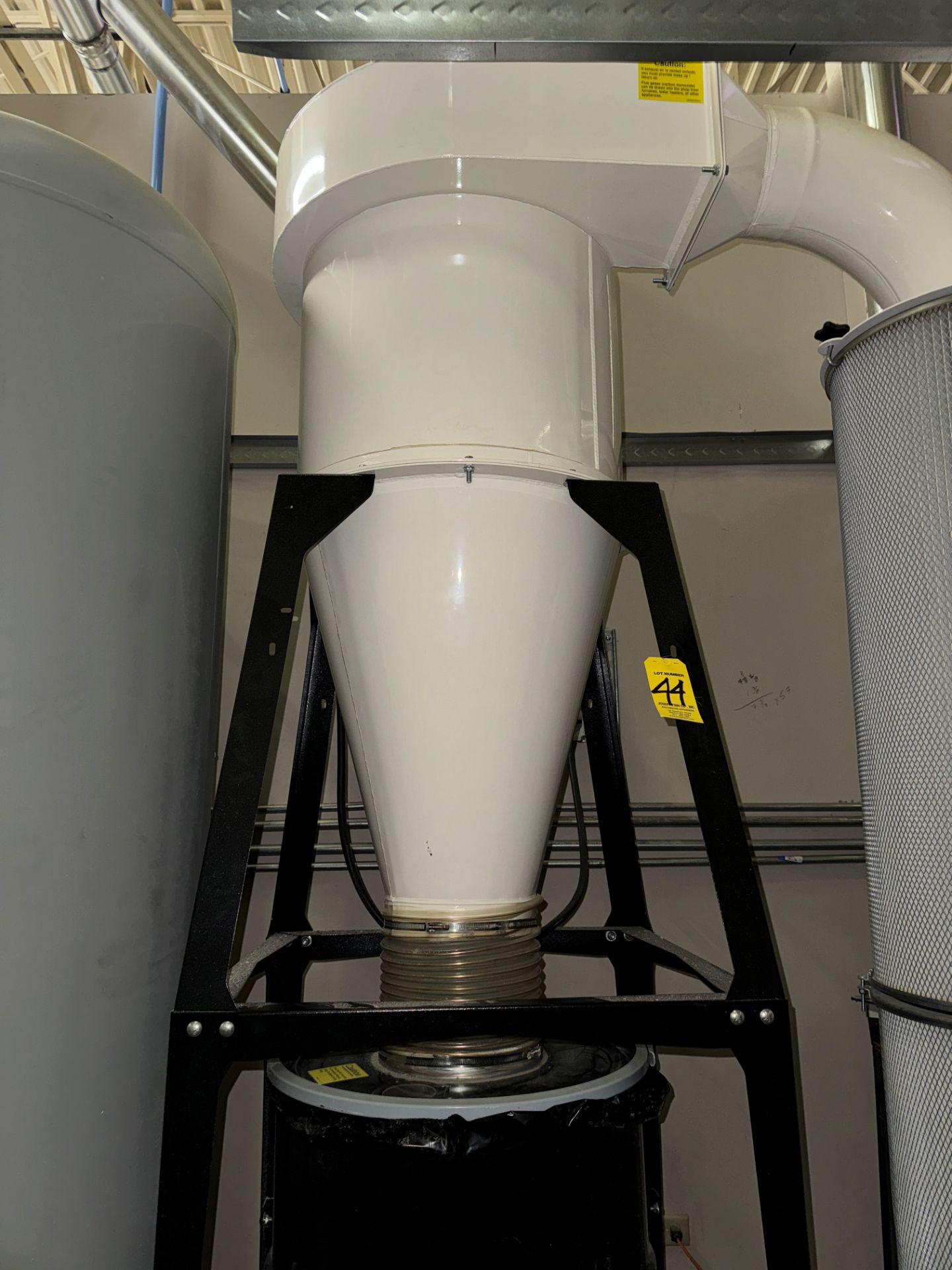 Oneida Air Systems Dust Collector, w/ Filter and Ventricle Air Storage T | Rig Fee $320 - Image 6 of 9