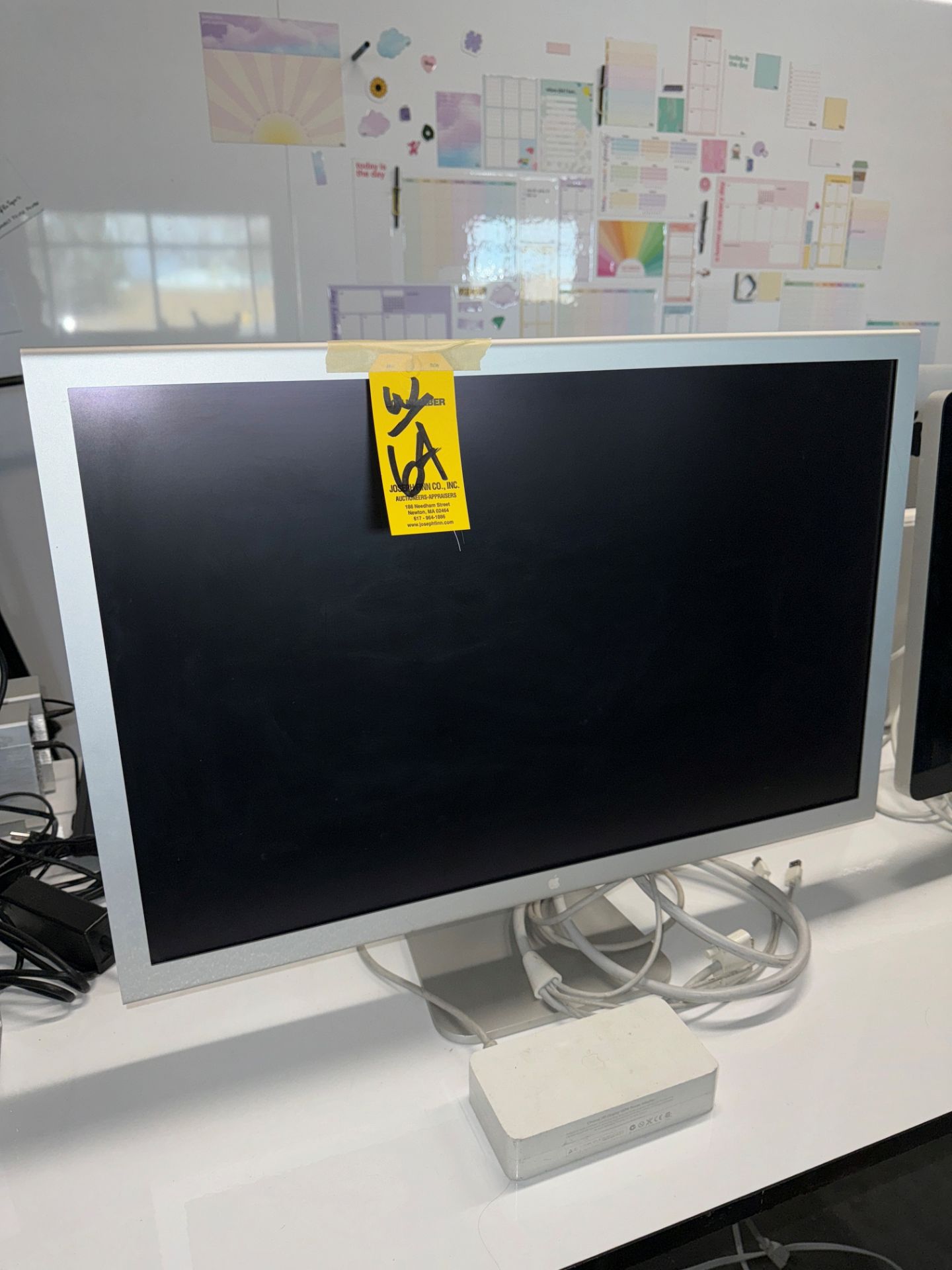 LOT Apple 27" Monitor w/ Keyboard, Apple 29" Monitor, ViewSonic 22" Moni | Rig Fee $75 - Bild 3 aus 5