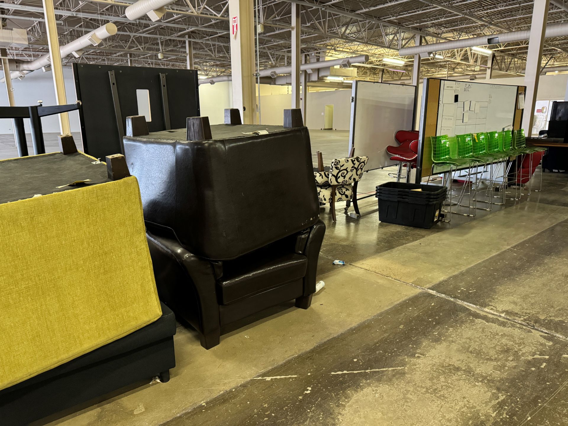 LOT Approx. (50) Modular Work Stations, Large Qty. of Black Fabric Swive | Rig Fee $380 - Image 11 of 18