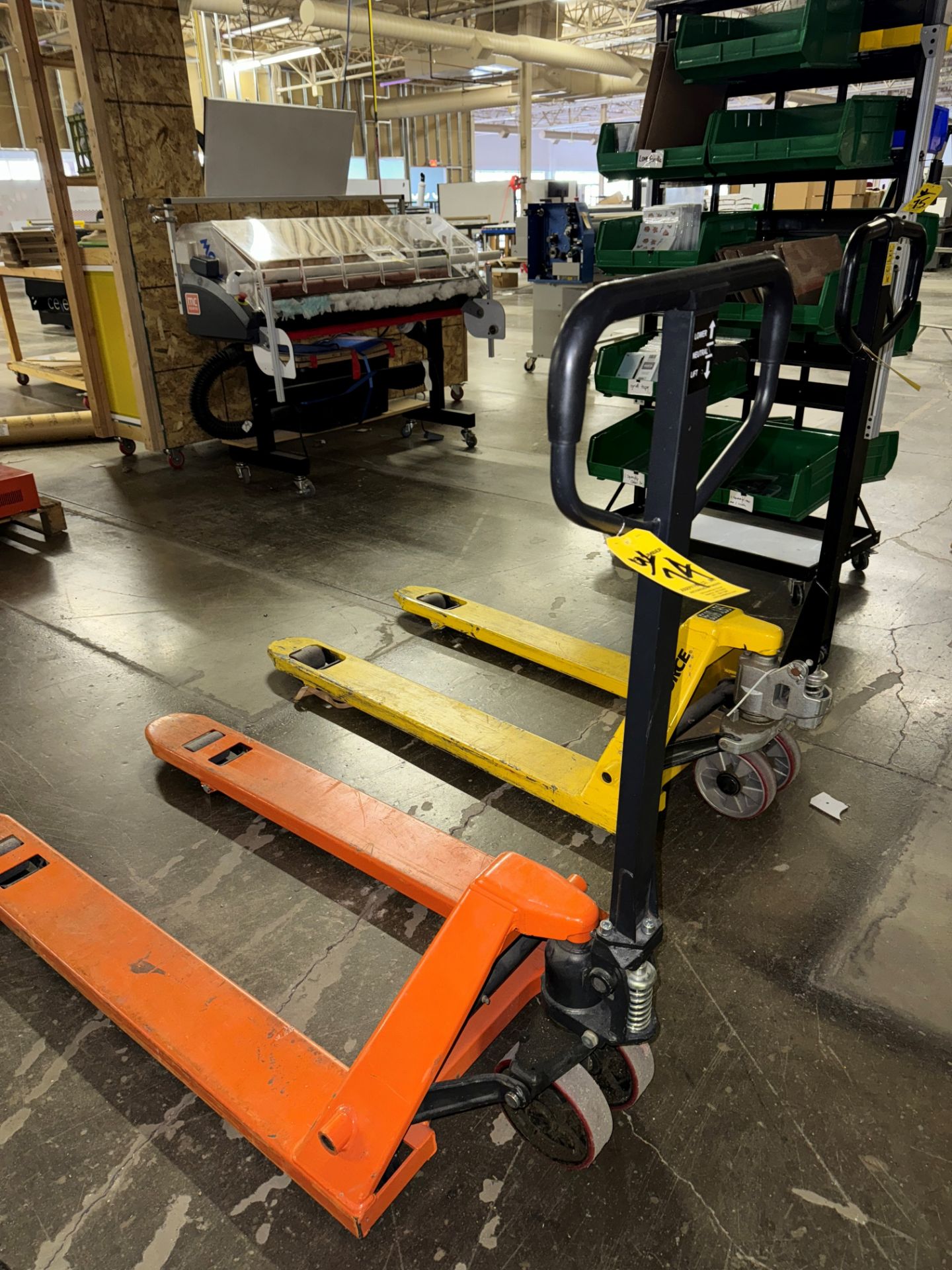 LOT (1) Total Source 5,500 Lb. Hyd. Pallet Jack and (1) Haulmaster 2,500 | Rig Fee $100 - Image 2 of 3