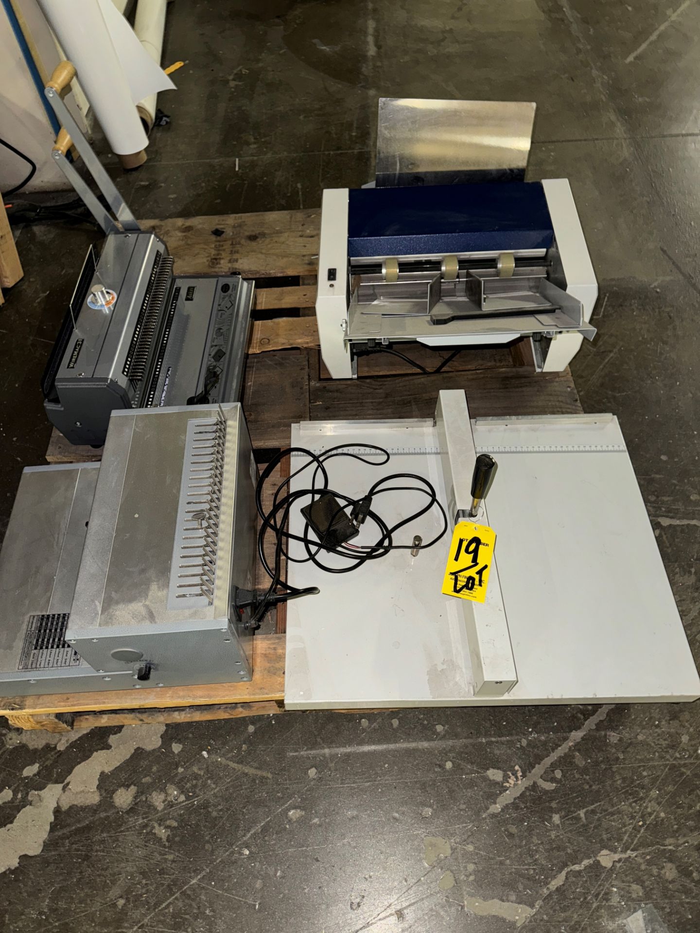 LOT Fellowes Orion E 500 Binding Machine, Akiles Wiremac 31 Wire Binding | Rig Fee $120