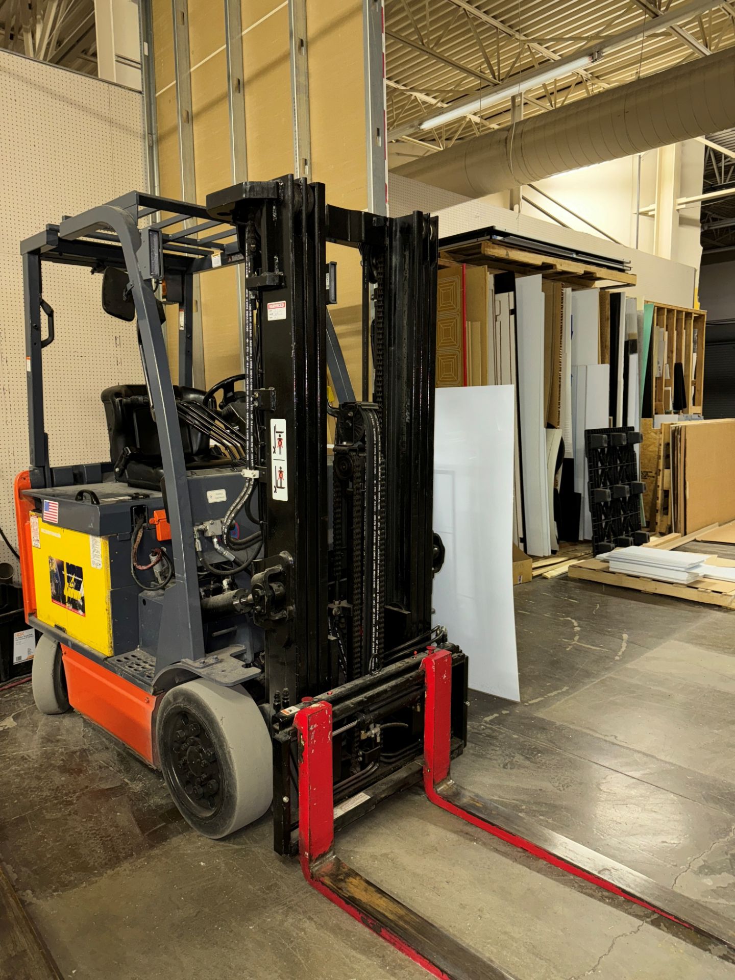 Toyota 8FBCU25 Electric Forklift, S/N 64437, Side Shift-Needs Battery, w | Rig Fee $300