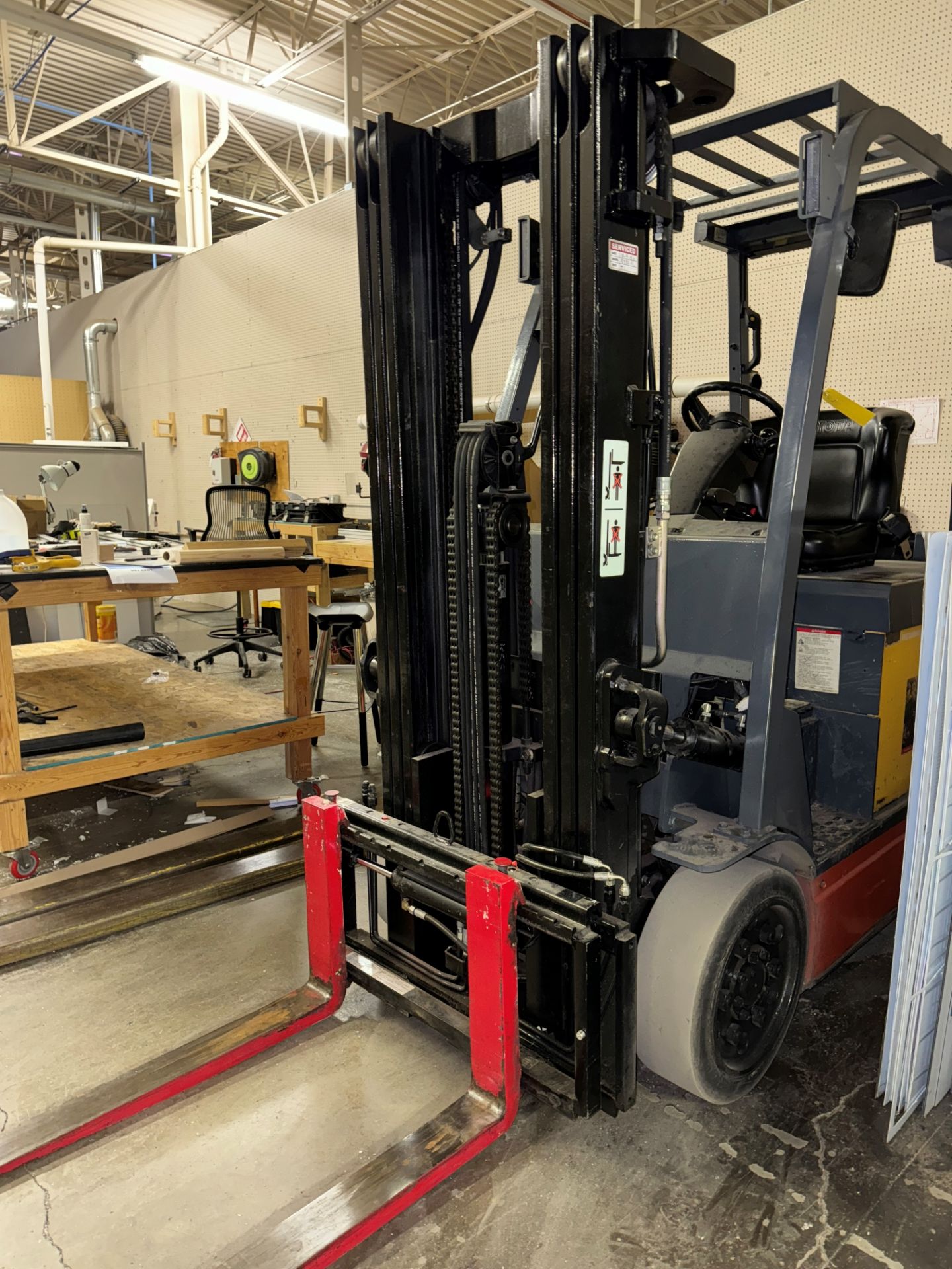 Toyota 8FBCU25 Electric Forklift, S/N 64437, Side Shift-Needs Battery, w | Rig Fee $300 - Image 3 of 14