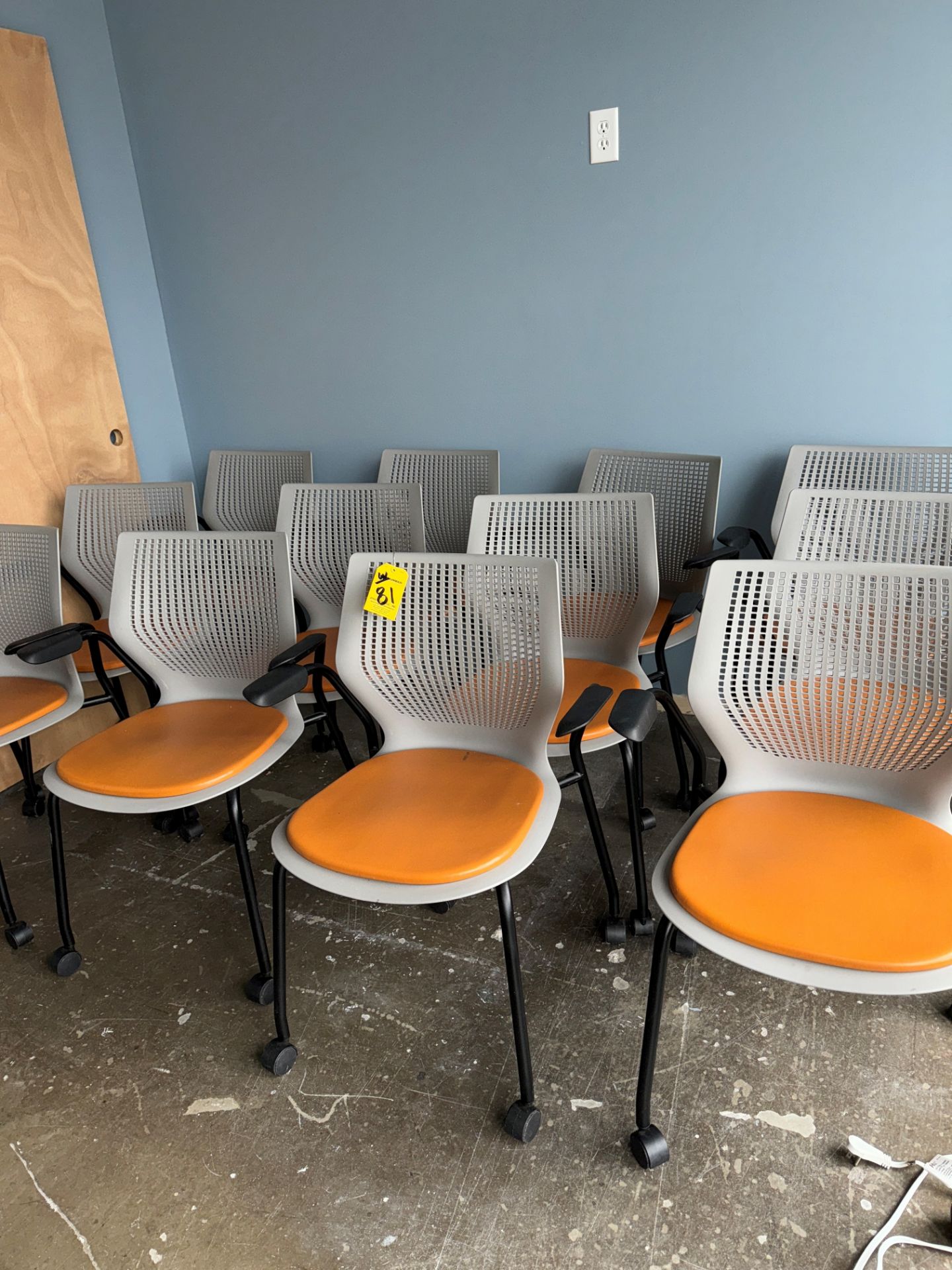 LOT Conference Table, (8) White Swivel Chairs, Vizio Monitor, Gray/Beige | Rig Fee $270 - Image 7 of 11