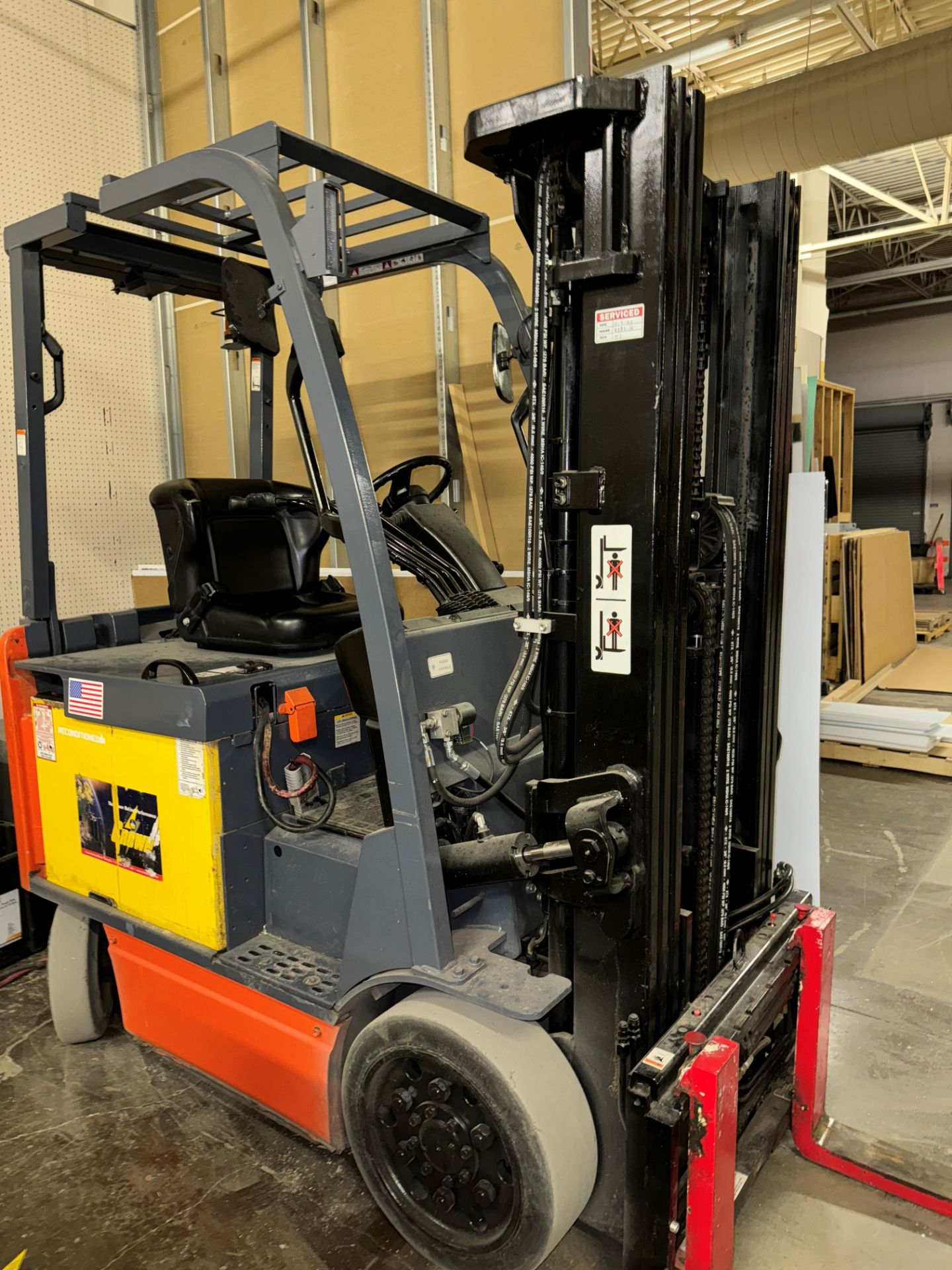 Toyota 8FBCU25 Electric Forklift, S/N 64437, Side Shift-Needs Battery, w | Rig Fee $300 - Image 2 of 14