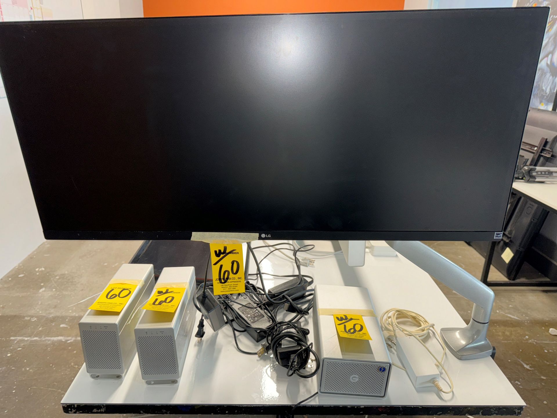 LOT LG 34" Table Clamp Monitor, G-Technology 20 TB G-Raid, (2) OWC Mercu | Rig Fee $170