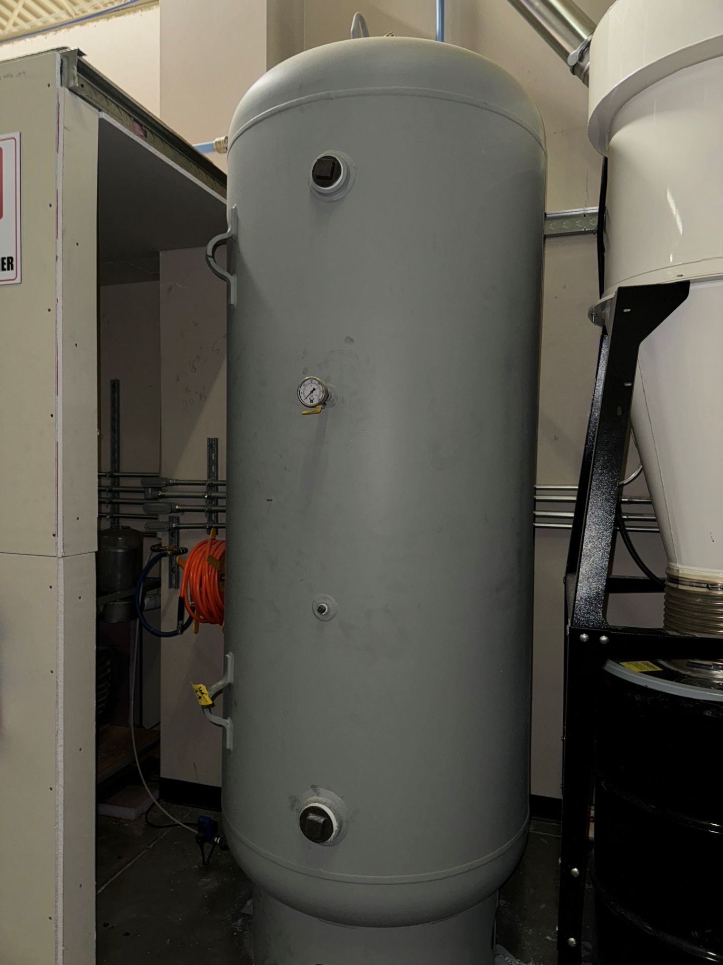 Oneida Air Systems Dust Collector, w/ Filter and Ventricle Air Storage T | Rig Fee $320 - Image 7 of 9