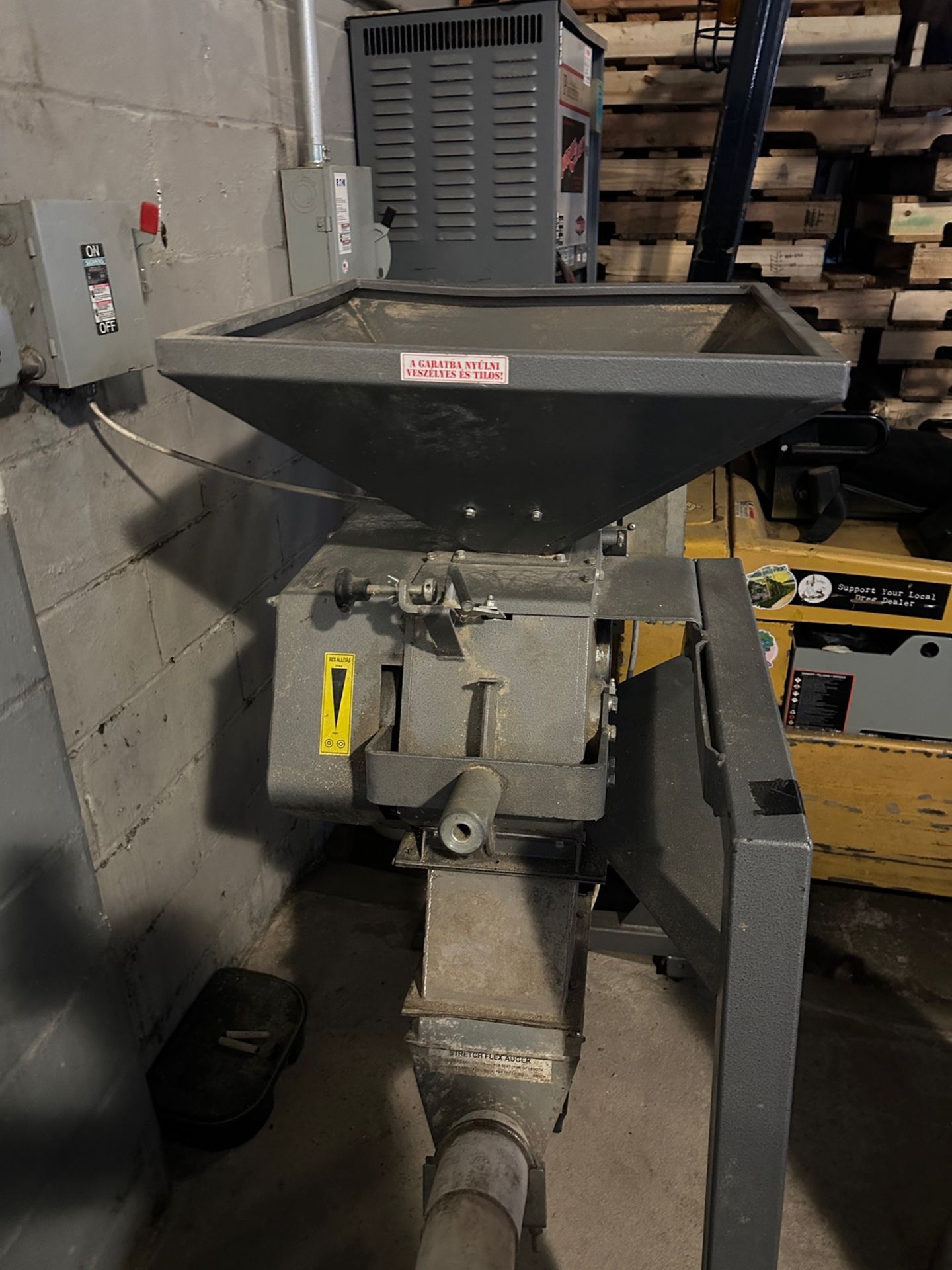 2-Roller Grain Mill, 4KW Motor, w/ Grain Auger & Drive, Approx 20ft to Grist Case | Rig Fee $100 - Bild 2 aus 9