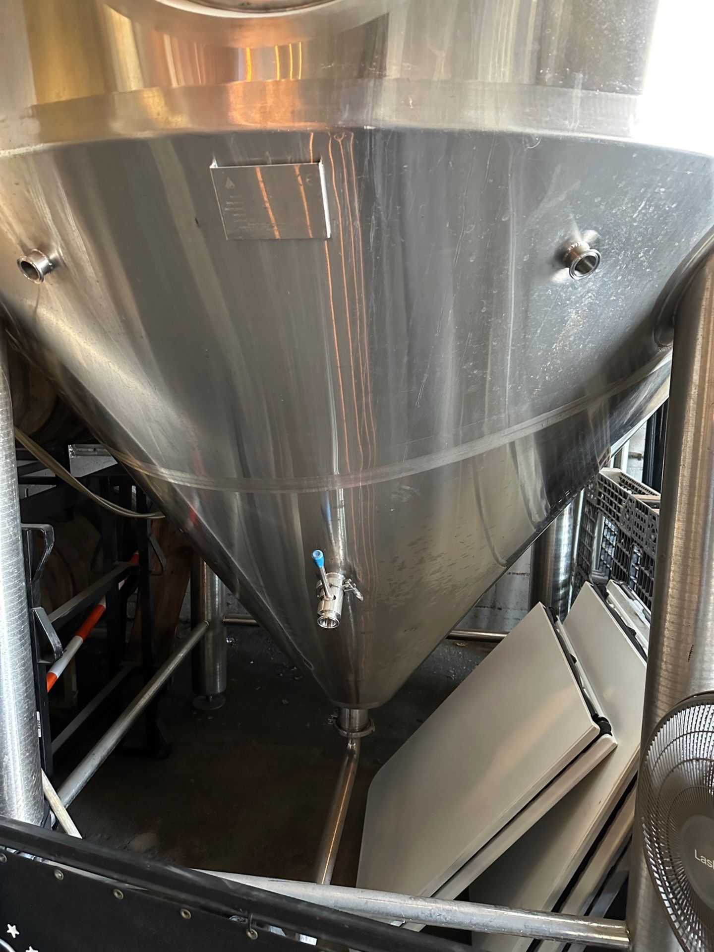 2017 Prettech 90 BBL Fermenter (112 BBL Total, 3,472 Gal), Glycol Jacketed, 0.25 Mp | Rig Fee $3250 - Image 2 of 9