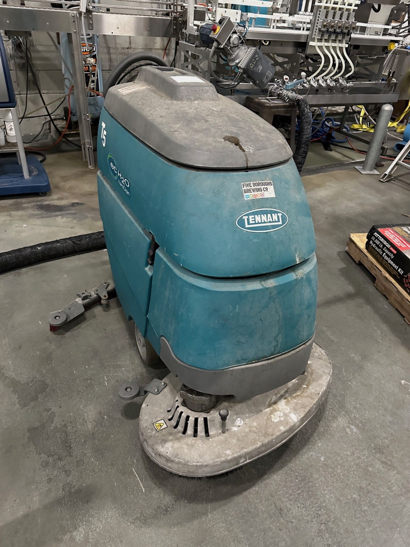 Tennant T5 ecH2O NanoClean Floor Scrubber, 144.2 Hours At time of Catalog - Image 5 of 8