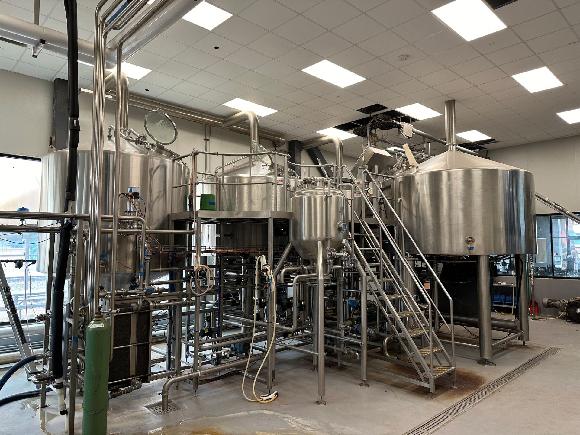 Complete 40 BBL Microbrewery - 40 BBL Deutsche 4-Vessel Brewhouse, Tanks, Can Line - See Description - Bild 4 aus 335