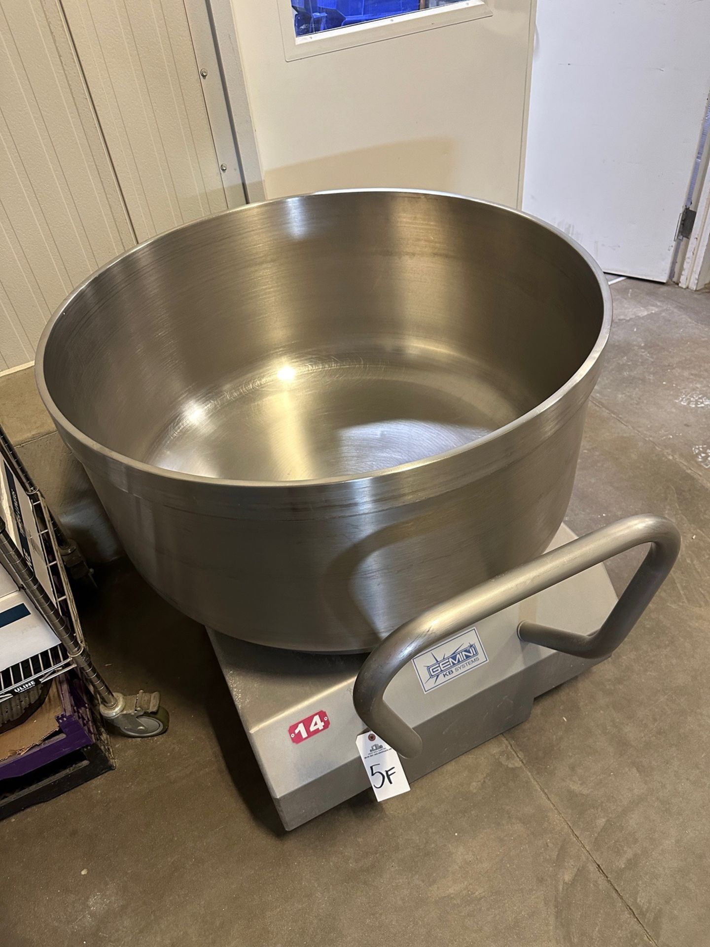Lot of (1) Gemini 550 LB Capacity Stainless Steel Movable Bowl