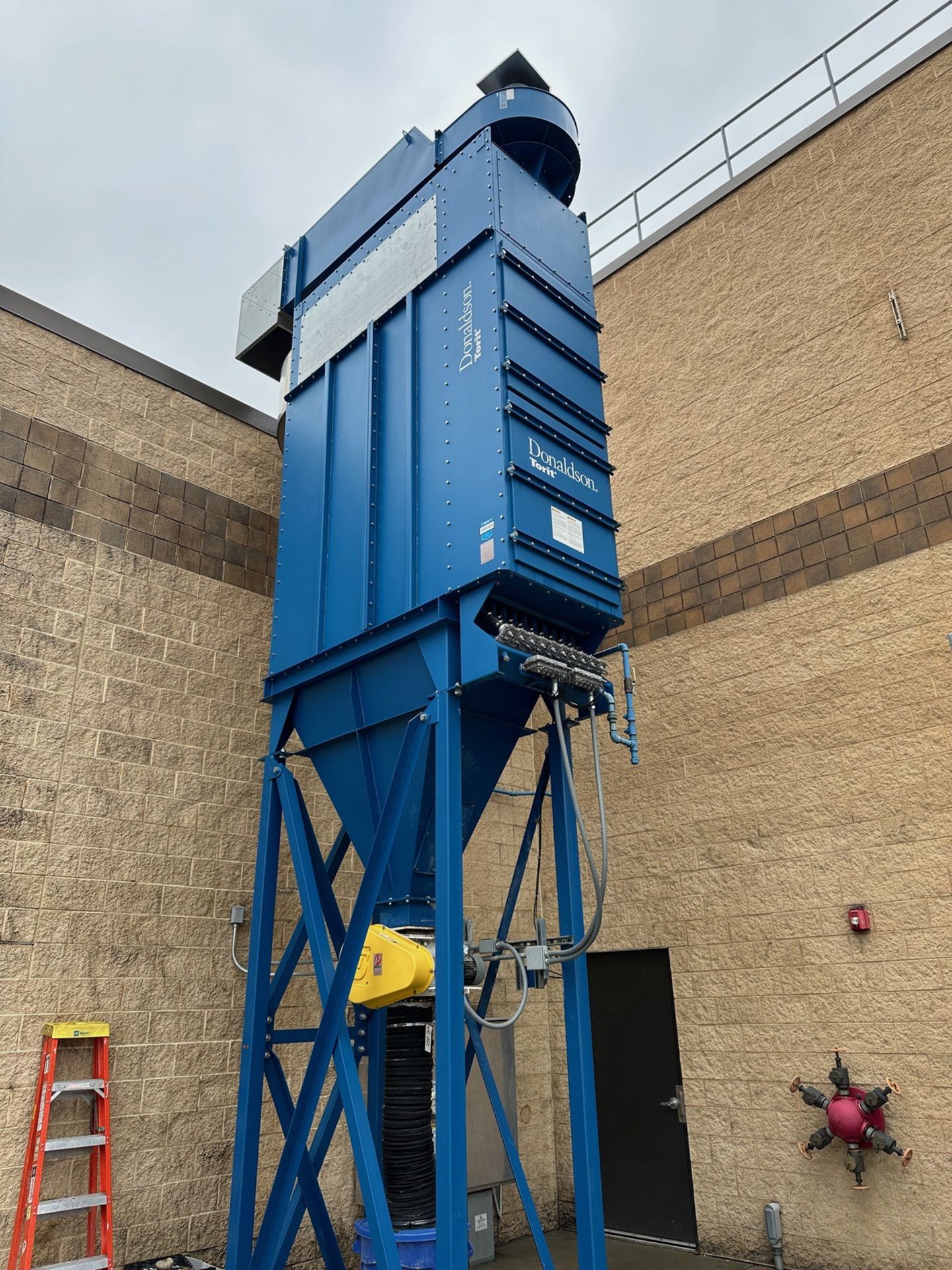 Donaldson Torit Dalamatic Cased Dust Collector - Model DLMC 1/4/15 | Rig Fee $3500