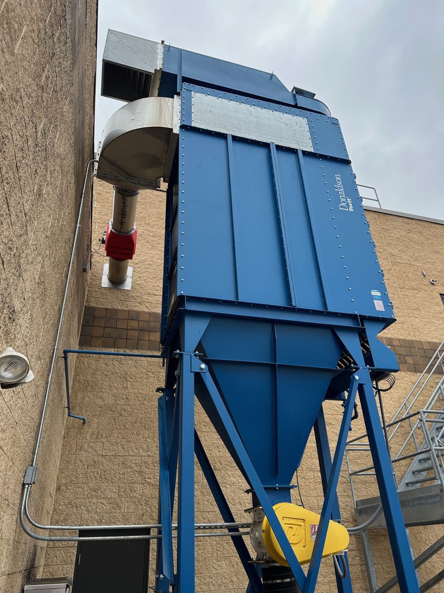 Donaldson Torit Dalamatic Cased Dust Collector - Model DLMC 1/4/15 | Rig Fee $3500 - Image 2 of 3