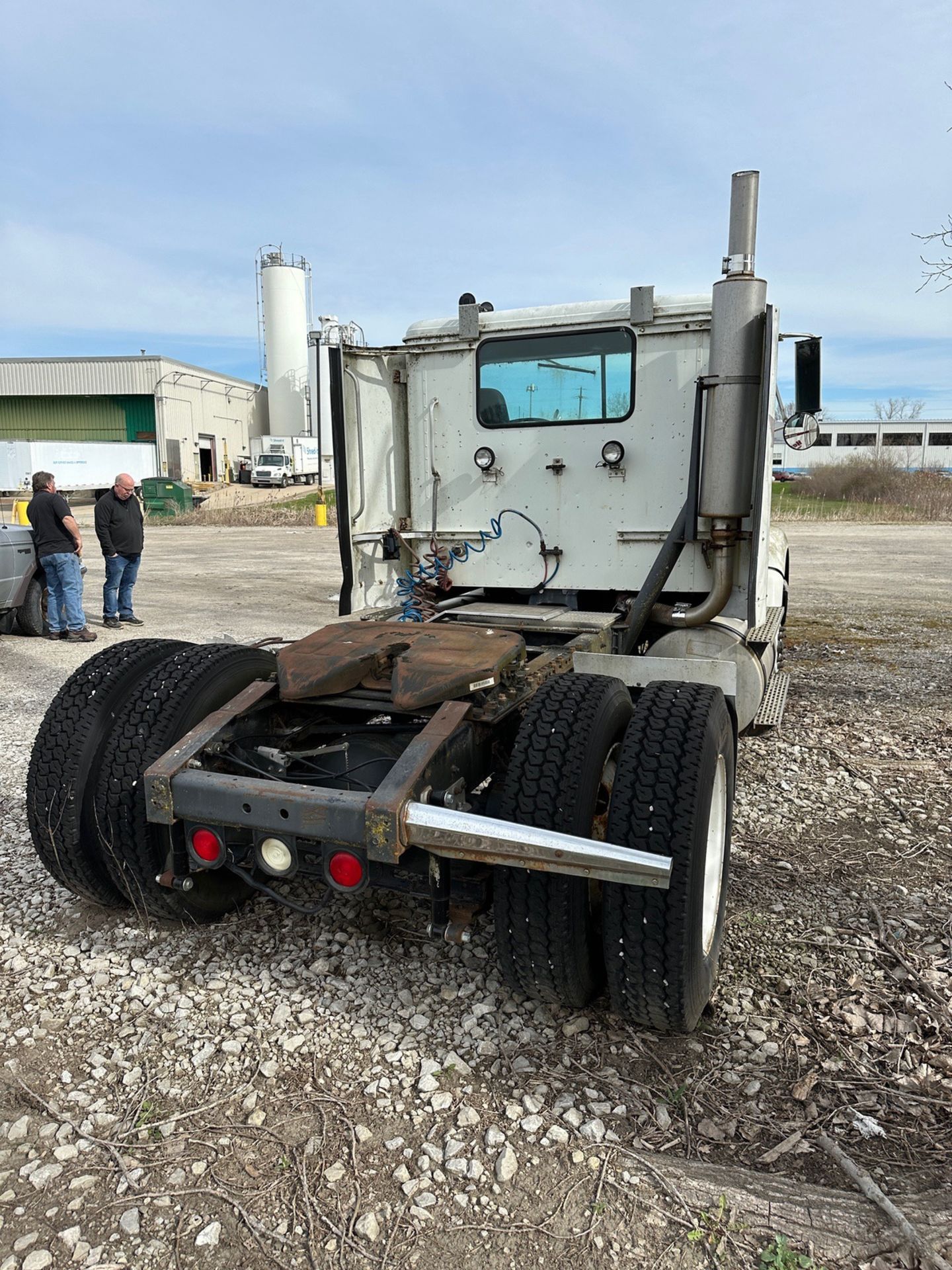 International Semi-Truck - Model 9400 4X2 SBA - VIN 2HSFKA4 NAPC 067312 | Rig Fee $125 - Image 3 of 6