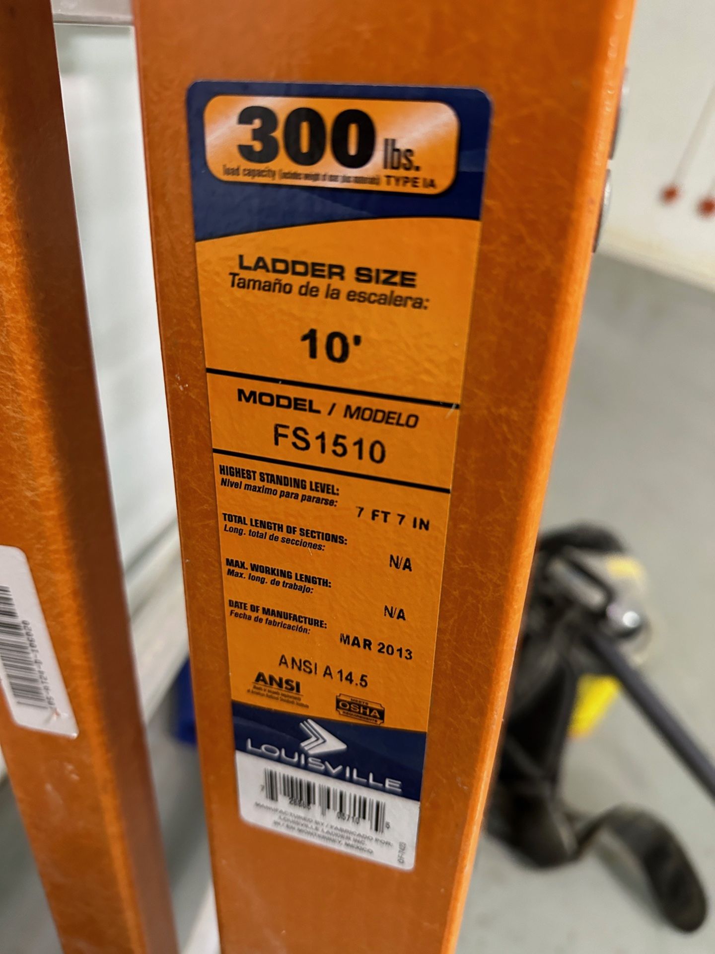 Louisville 10' Fiberglass Step Ladder with 300 LB Capacity | Rig Fee $20 - Image 2 of 2