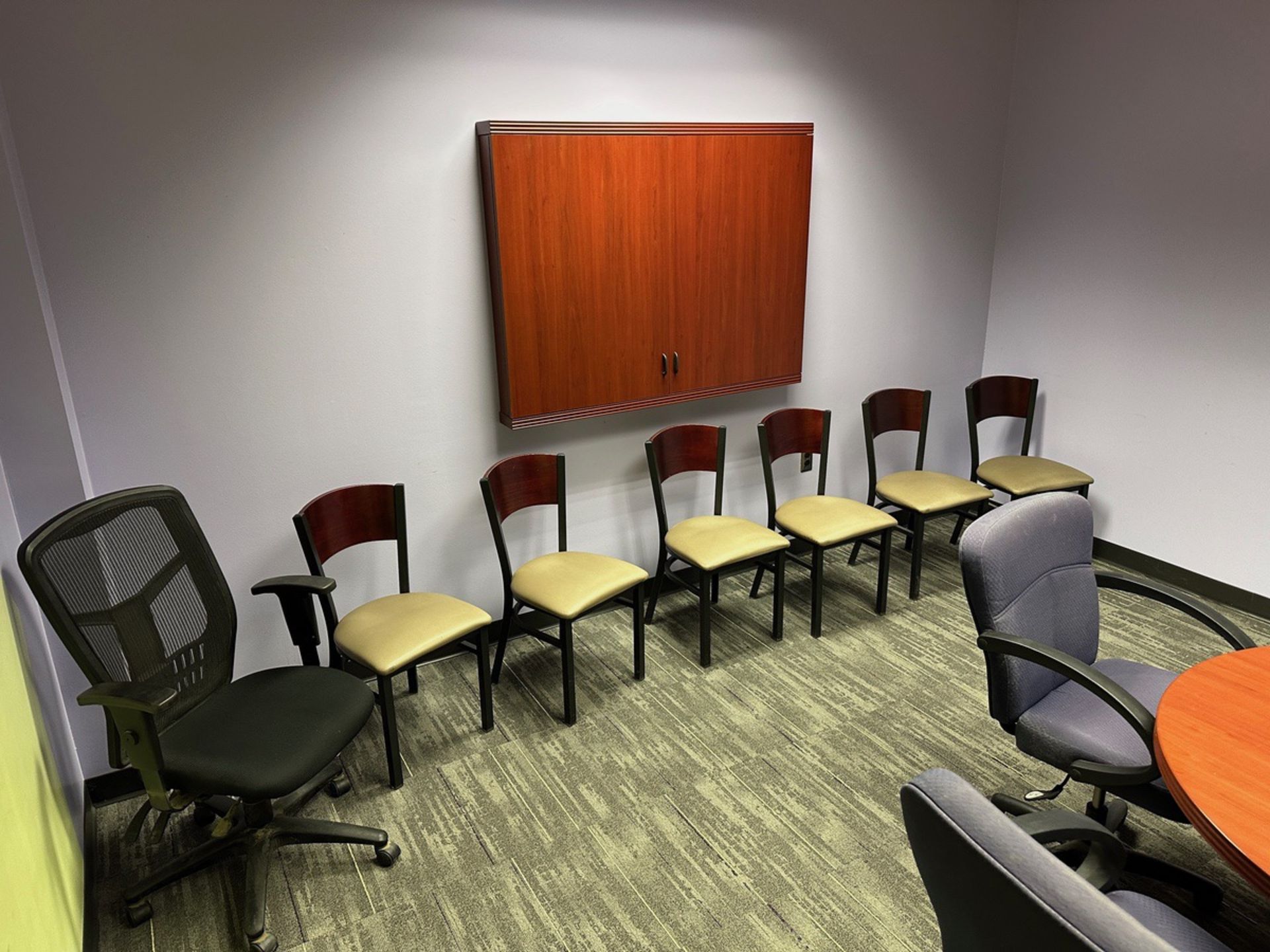 Lot of Contents of Conference Room | Rig Fee $500 - Image 3 of 3
