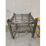 Stainless Steel Tote Stand with Hand Powered Tilting Jack