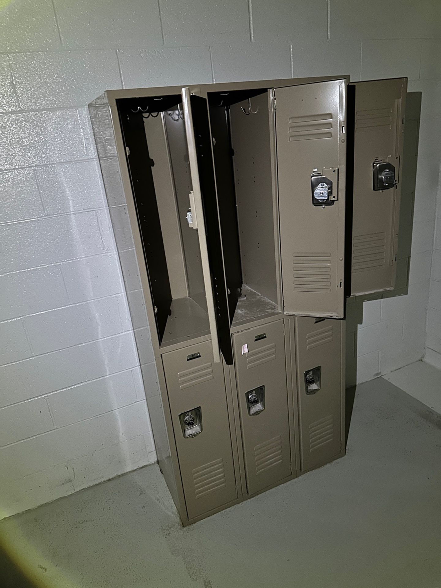 Lot of Employee Lockers | Rig Fee $50 - Image 4 of 5