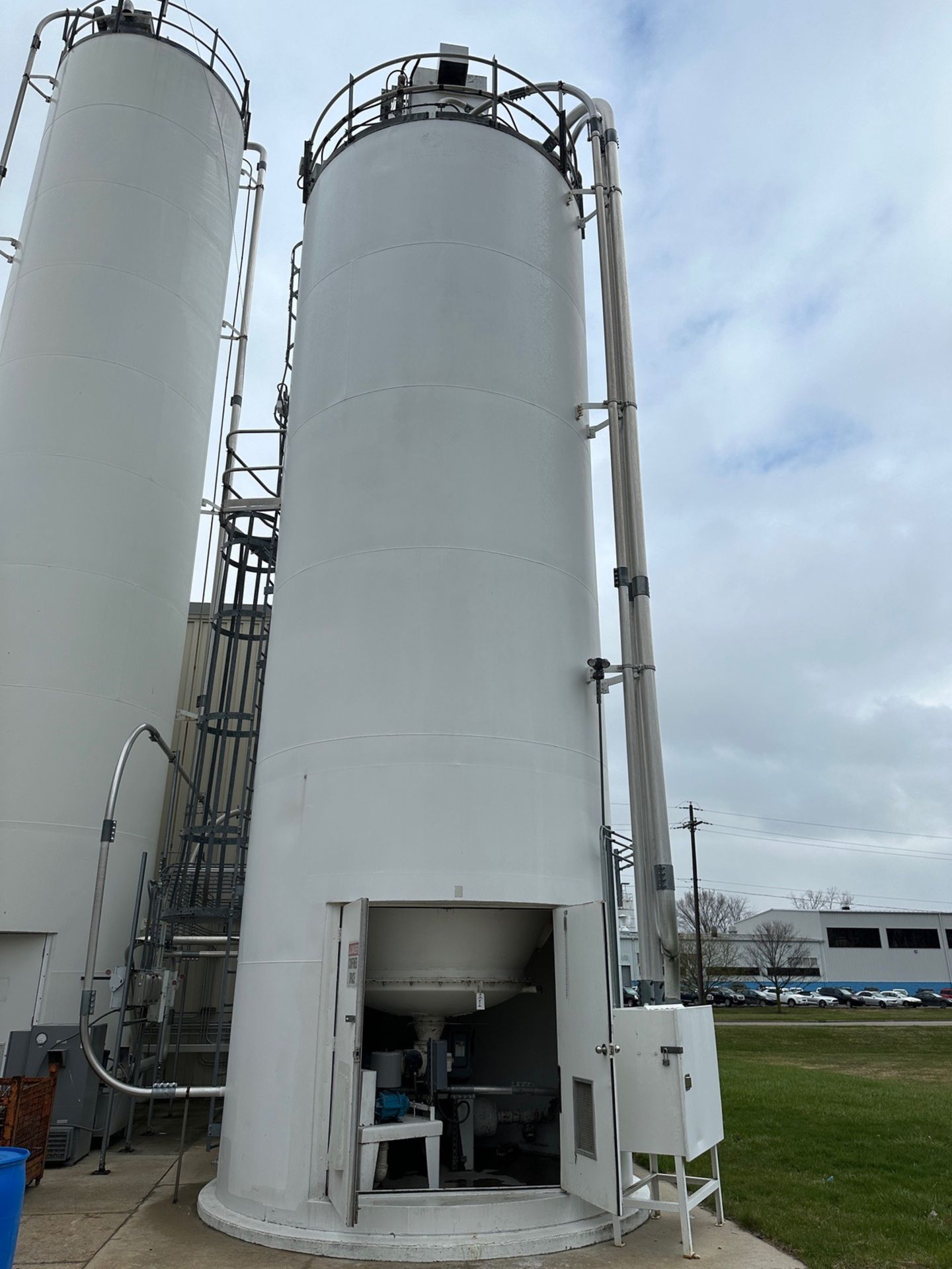 Peabody TecTank 2,870 Cuft Flour Silo, Approximate Dimensions: 36' Height, 2 | Rig Fee $6500 (Crane)