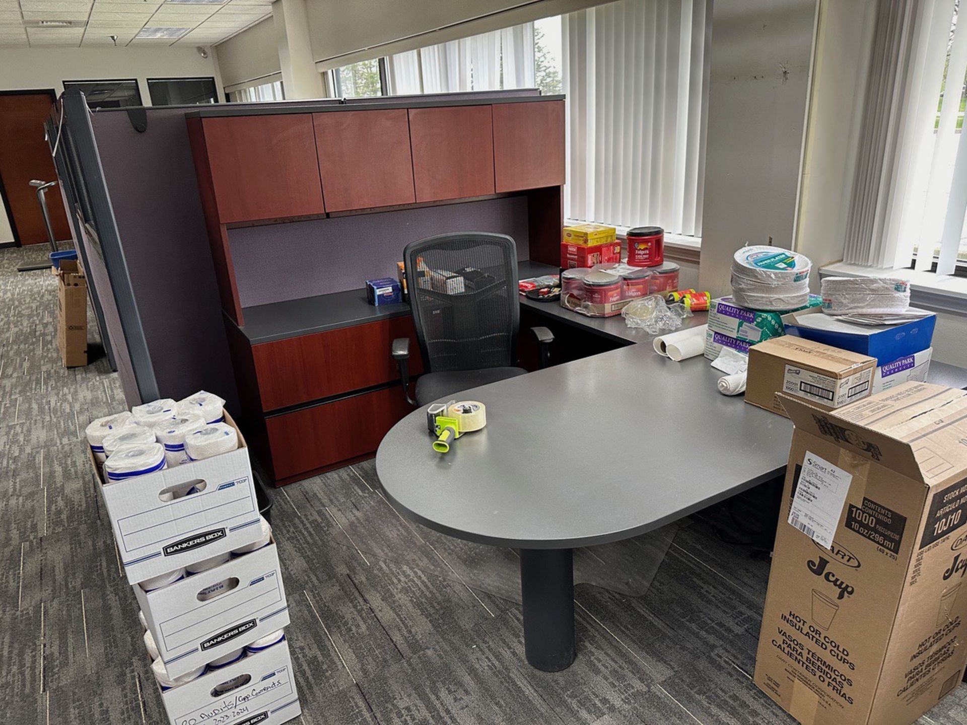 Lot of (2) Cubicles with Contents (No Electronics Included) | Rig Fee $450 - Image 3 of 5